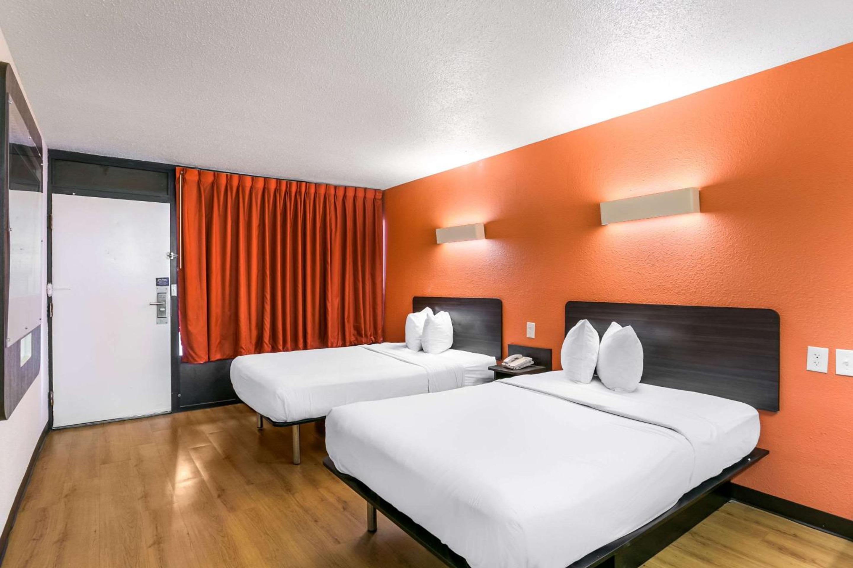 Double Room With Two Double Beds - Non-Smoking photo 1