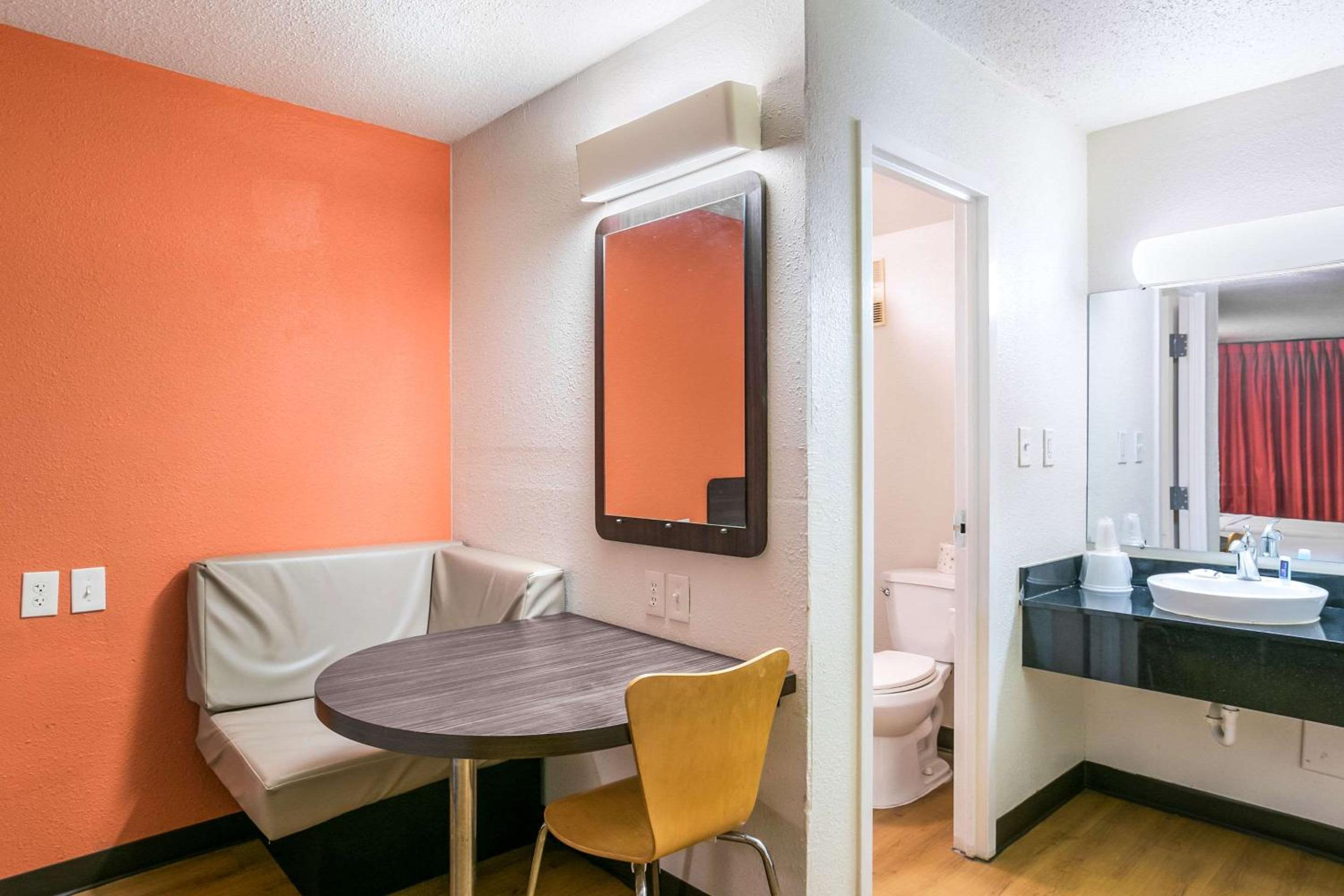 Double Room With Two Double Beds - Non-Smoking photo 3
