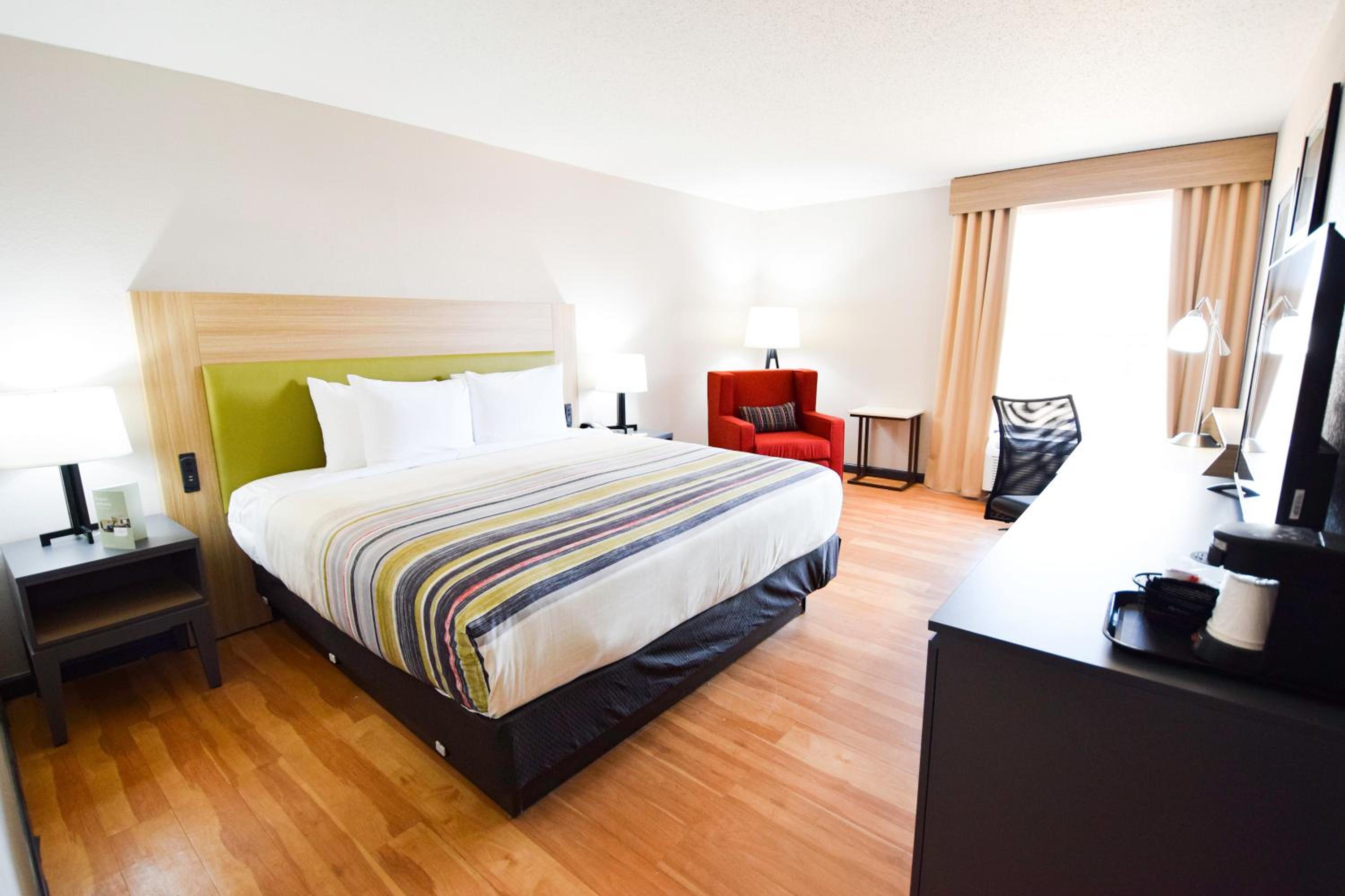 King Room - Non-Smoking photo 3
