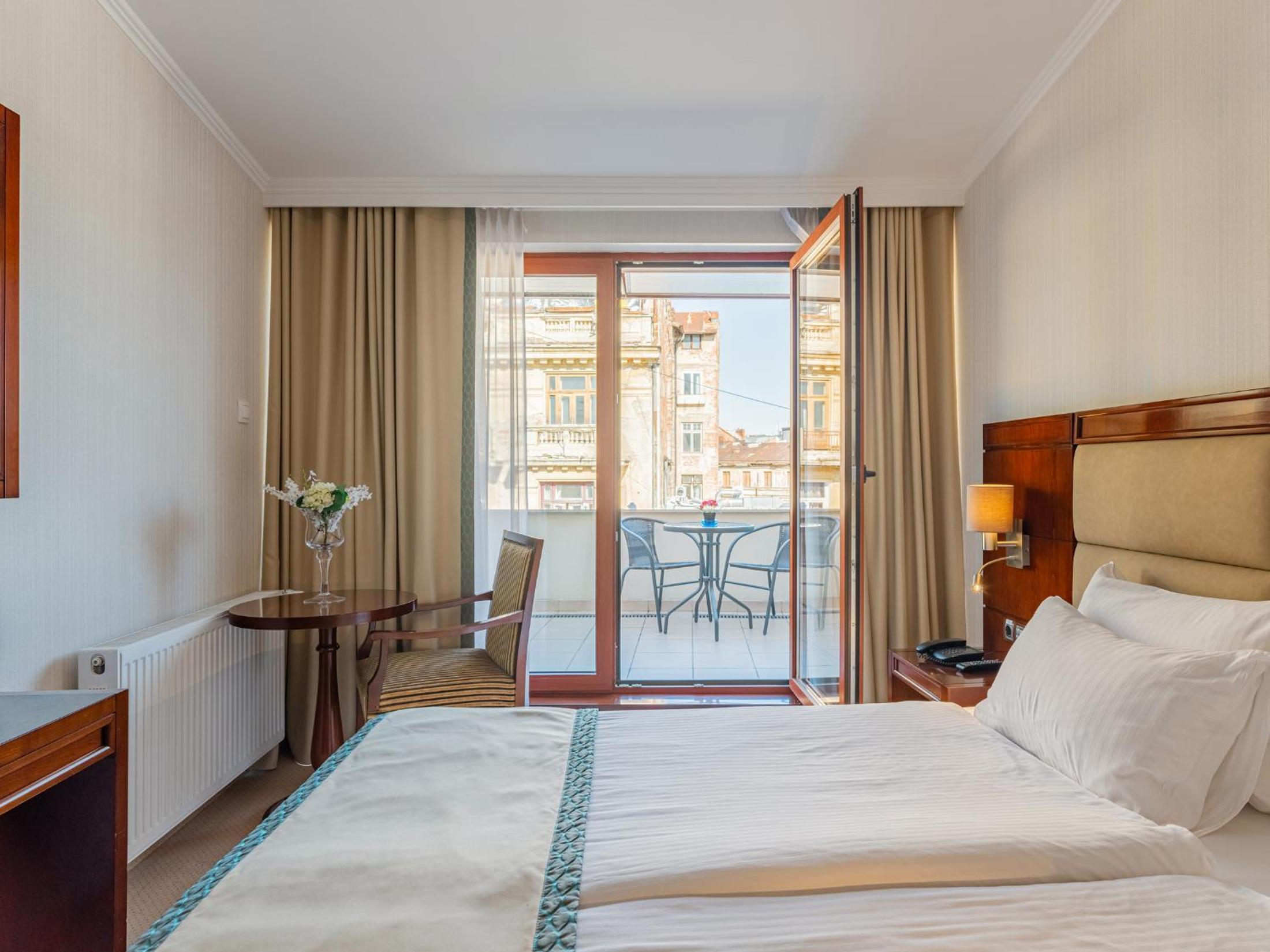 Superior Room with Balcony photo 1