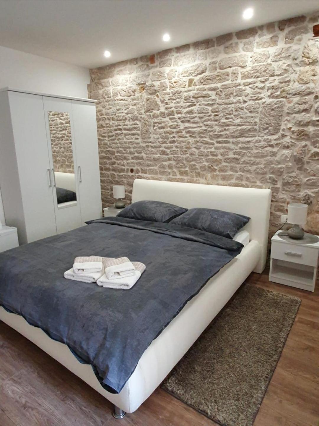 Deluxe King Room photo 1