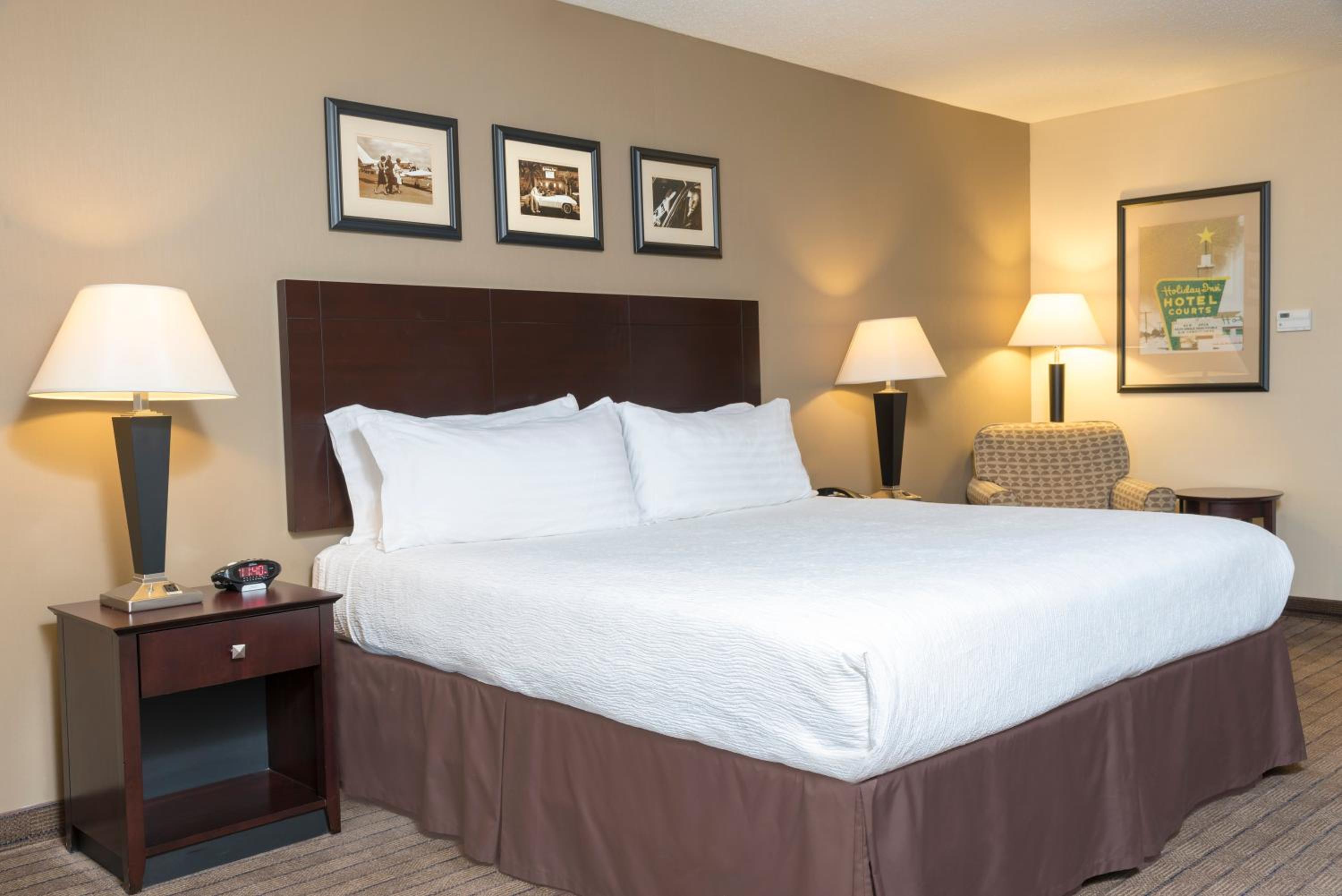 Standard King Room - Photo 2