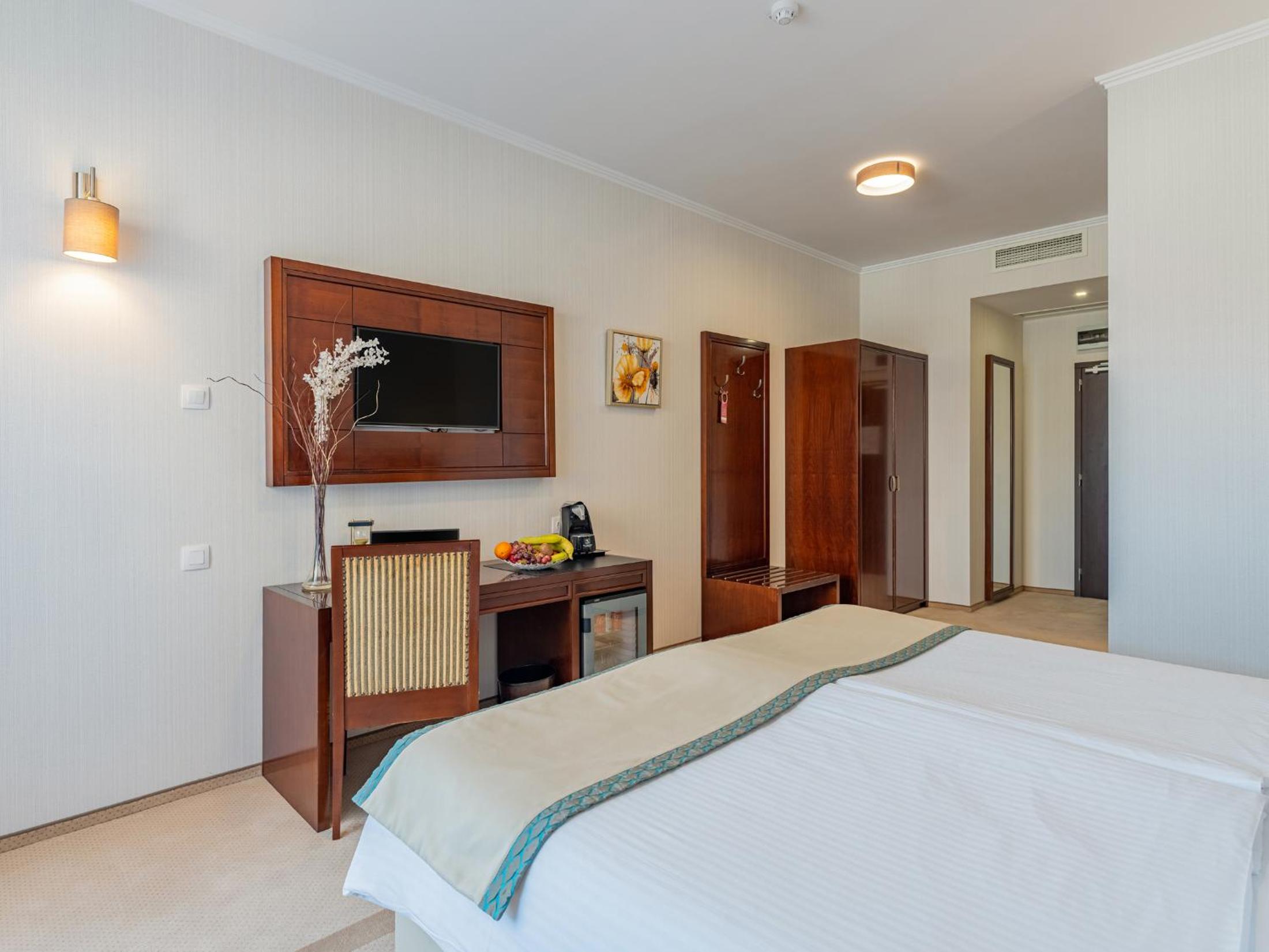 Deluxe Room with Balcony photo 1