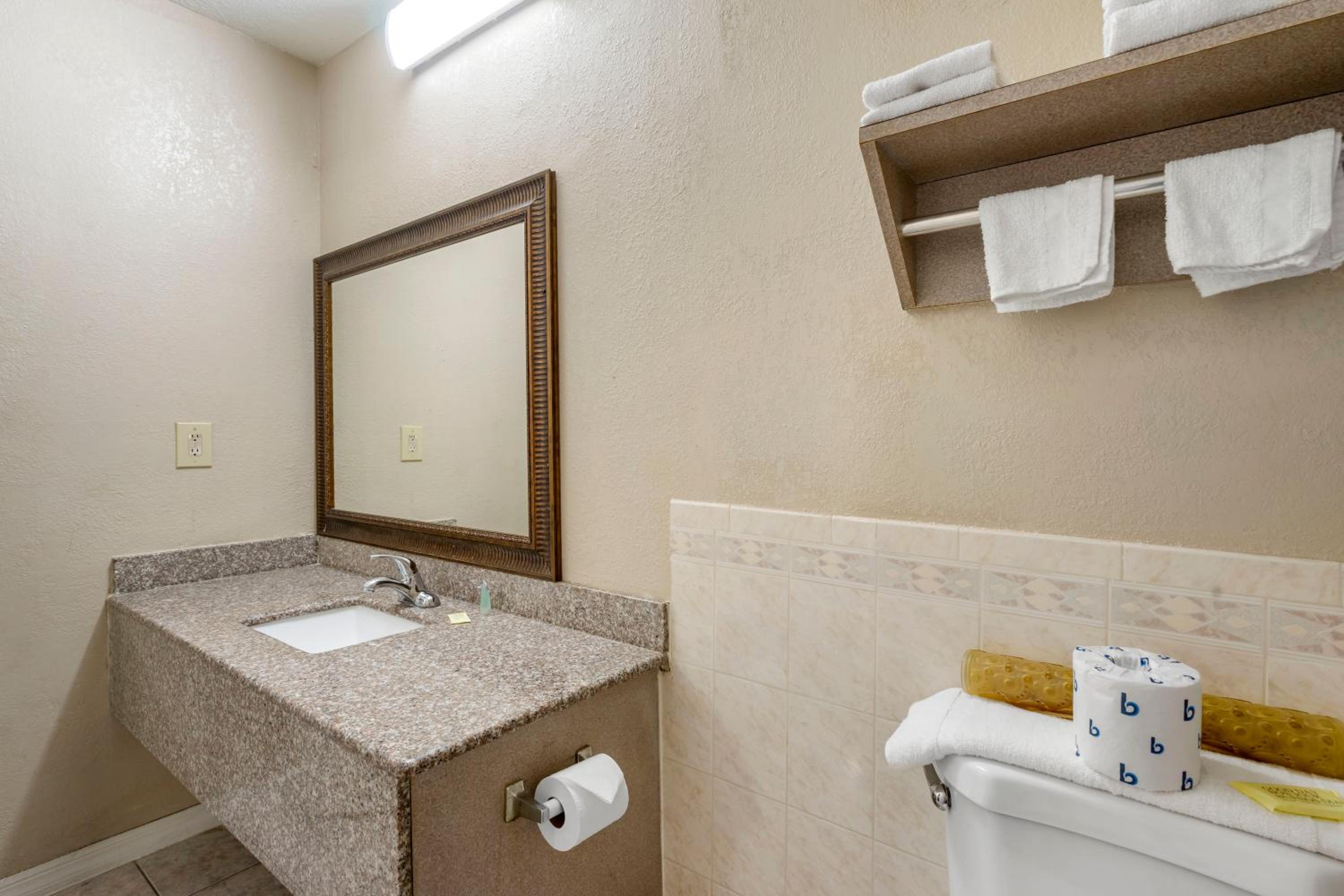 King Room - Accessible/Non-Smoking photo 2