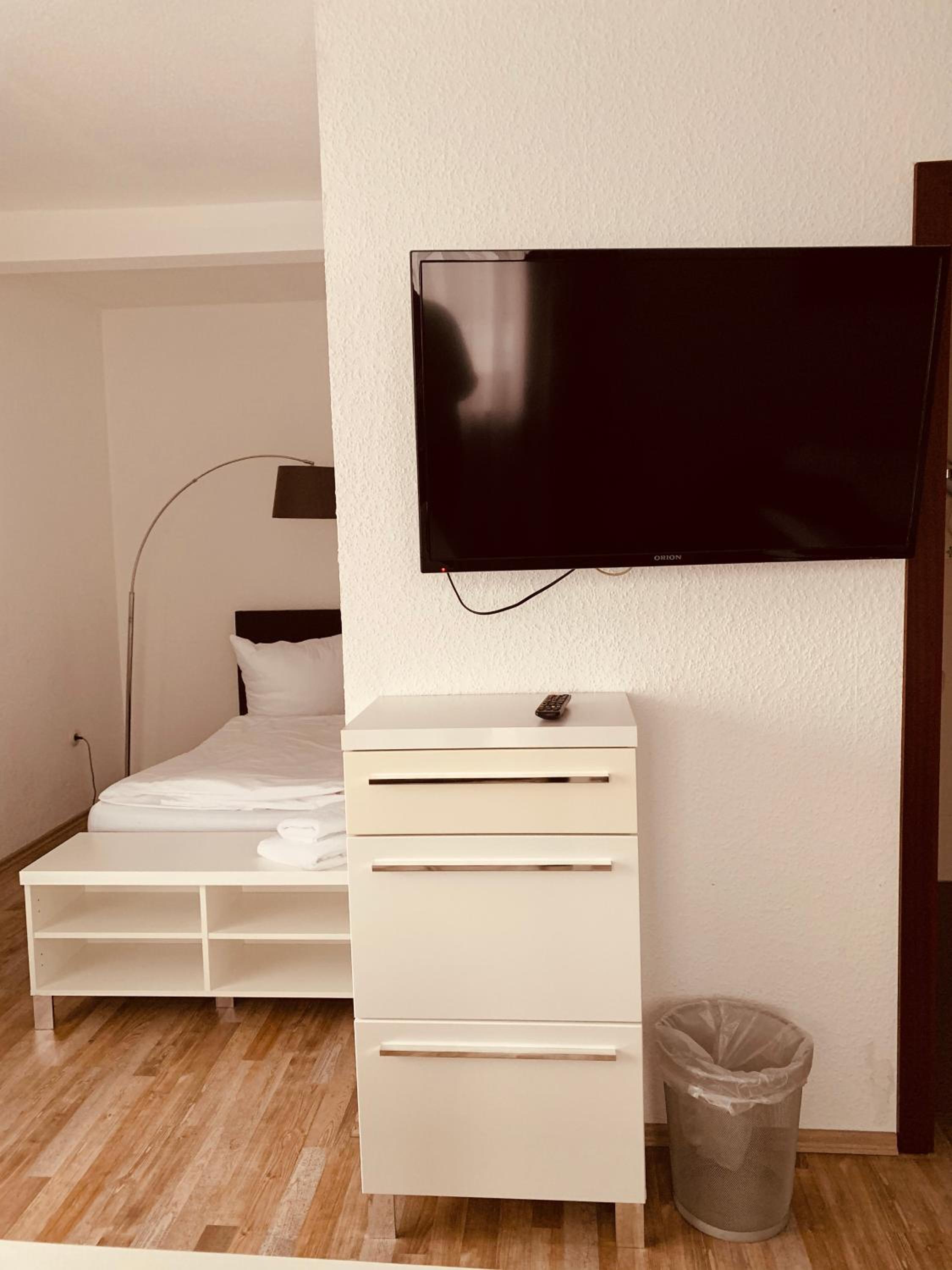 Triple Room with Private Bathroom - Photo 2