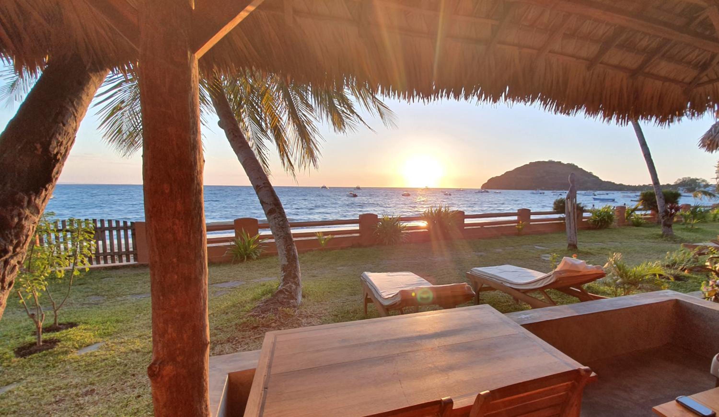 Deluxe Bungalow with Sea View photo 2