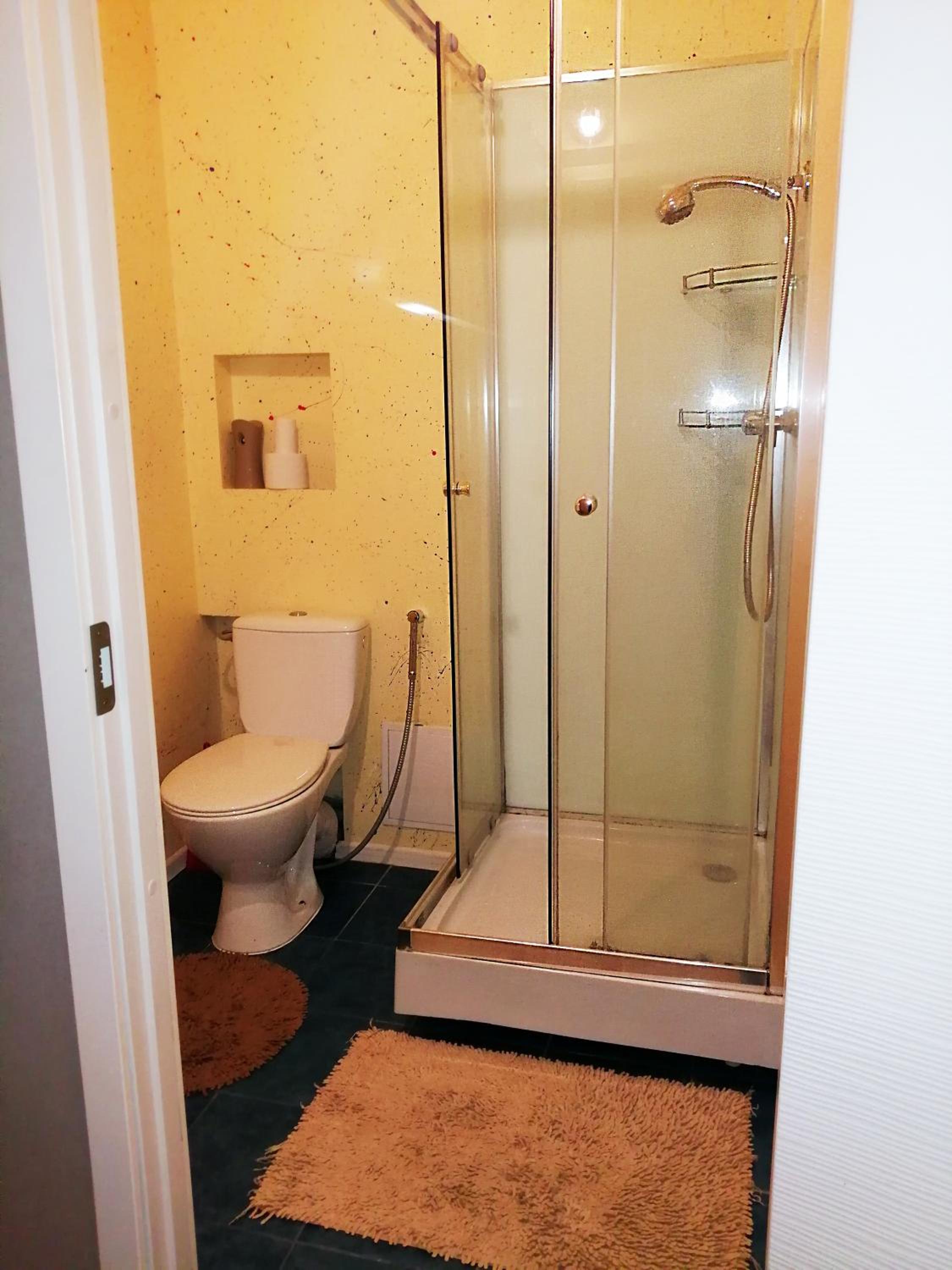One-Bedroom Apartment - Photo 2