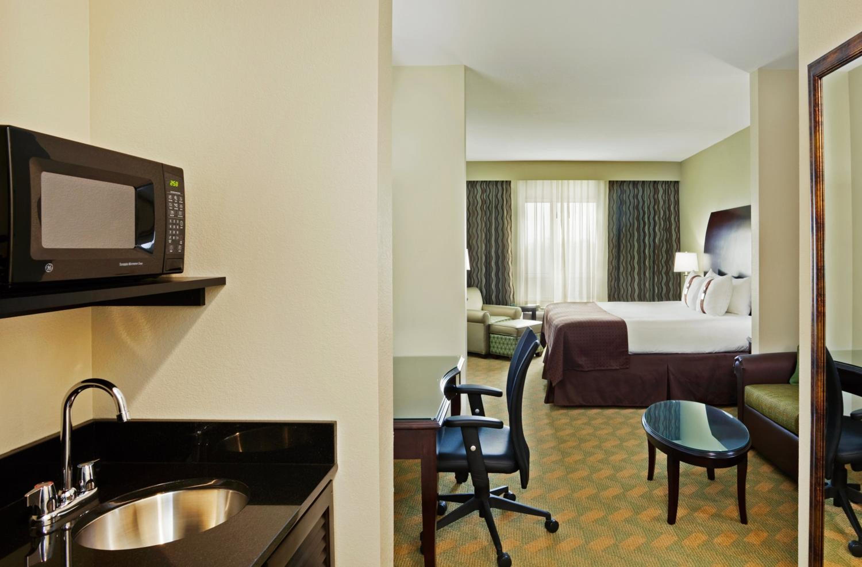 Standard King Room - Photo 4