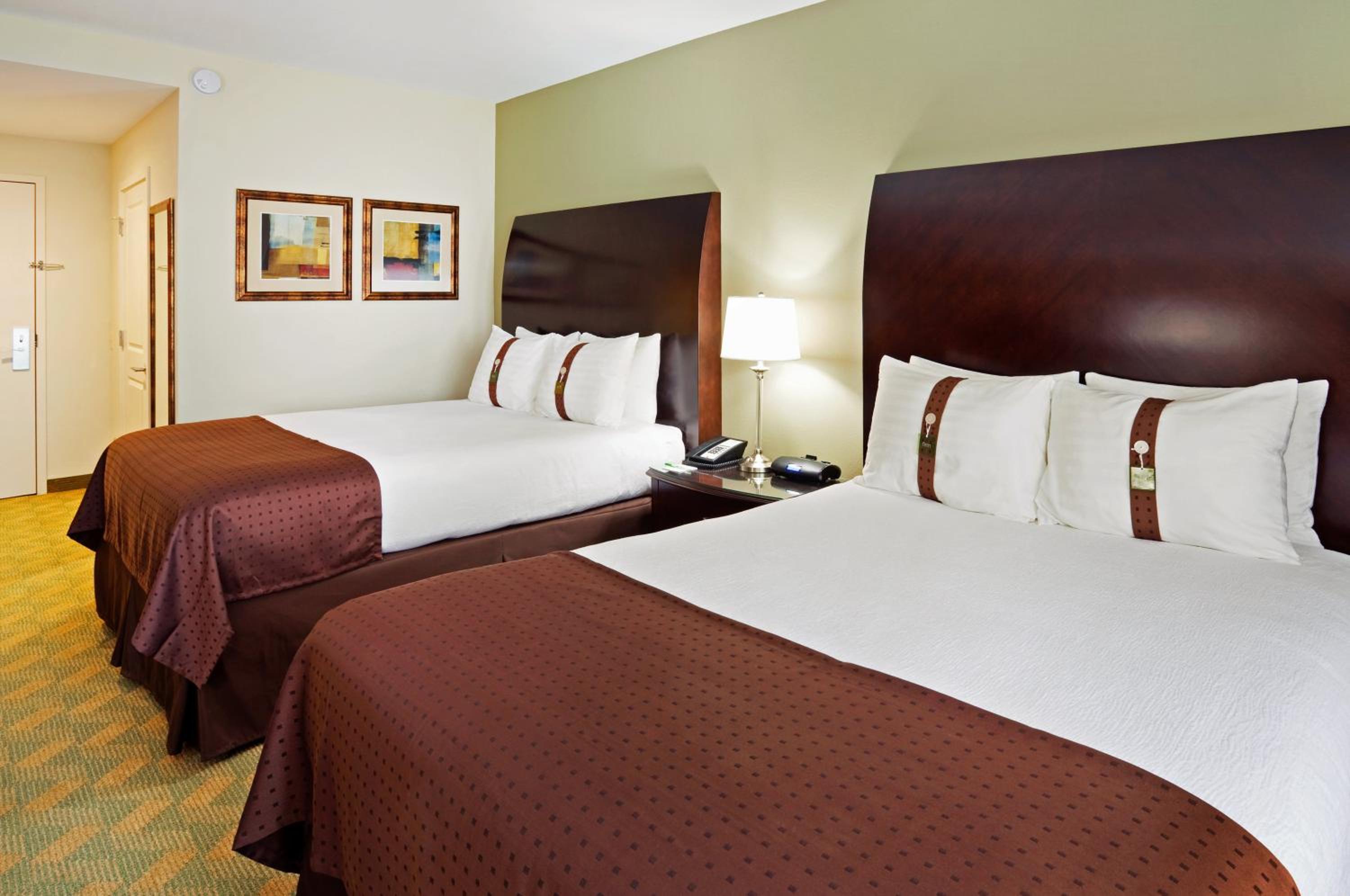 Standard Queen Room with Two Queen Beds - Photo 1