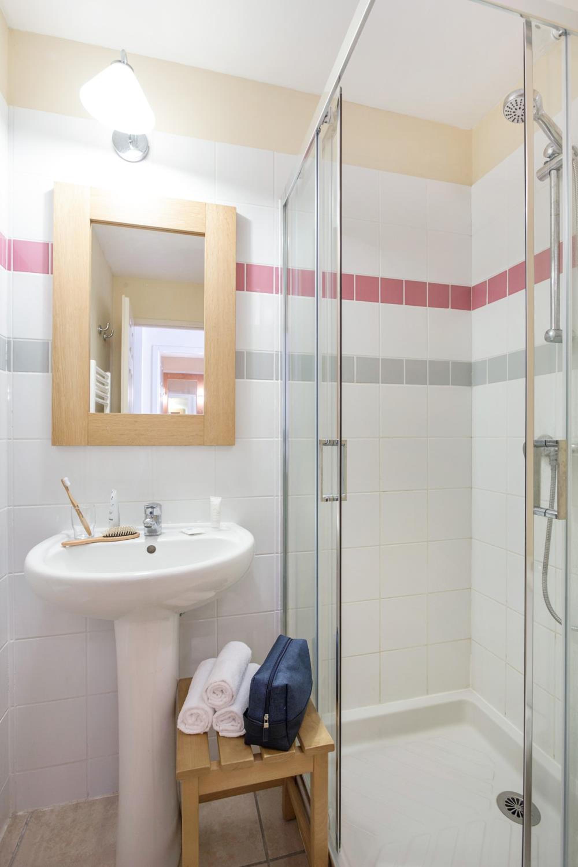 Standard One-Bedroom Apartment with Sleeping Alcove and Balcony (6 People) photo 2