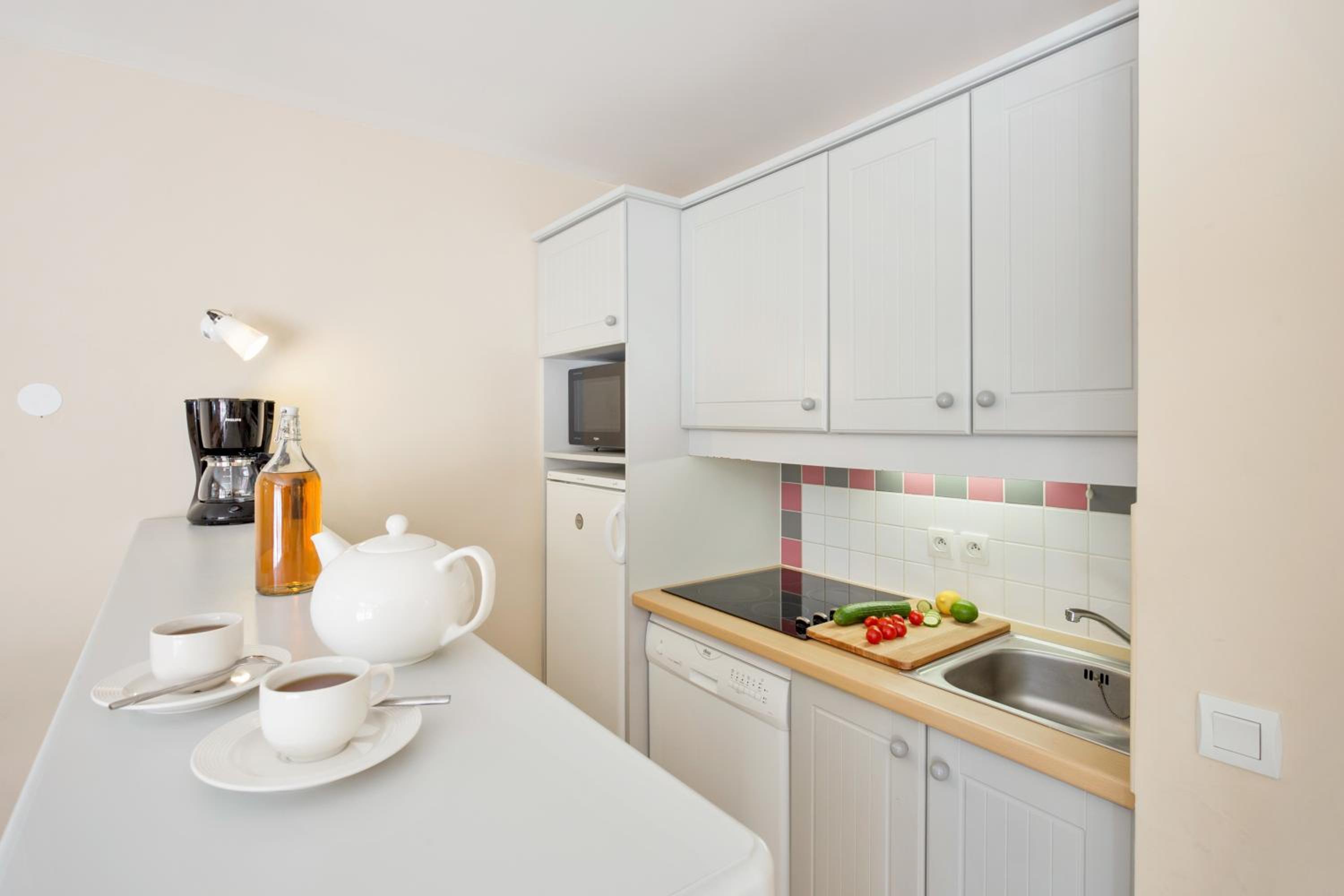 One-Bedroom Apartment with Sleeping Alcove and Terrace or Balcony (7 People) photo 2