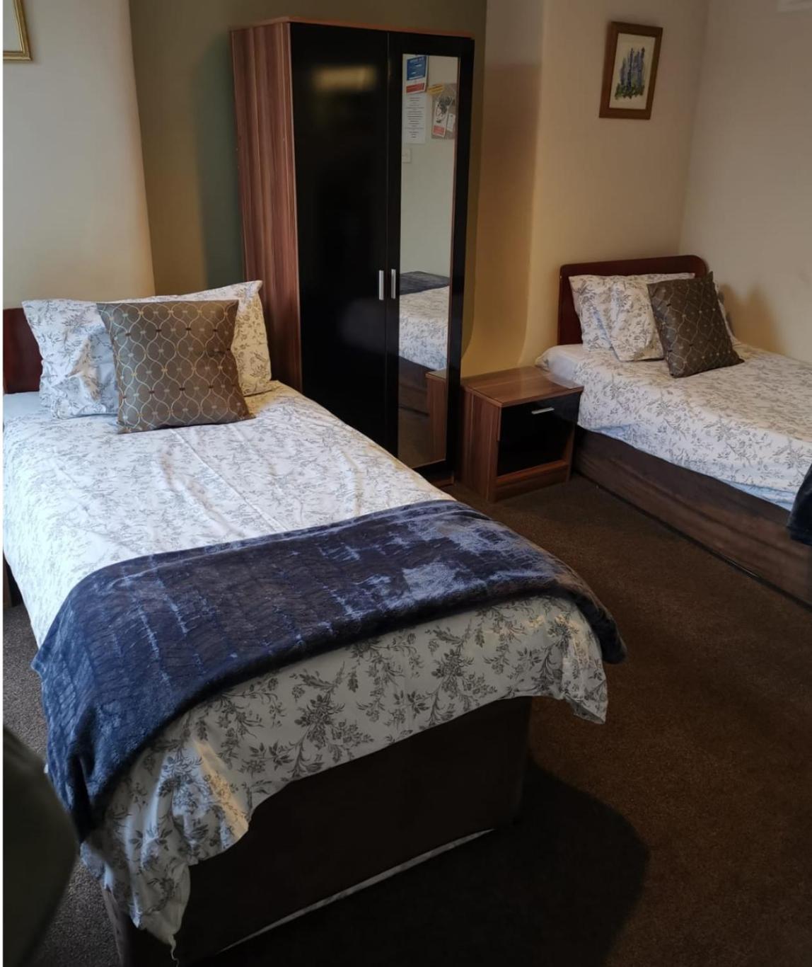 Single Room With Shared Bathroom photo 1