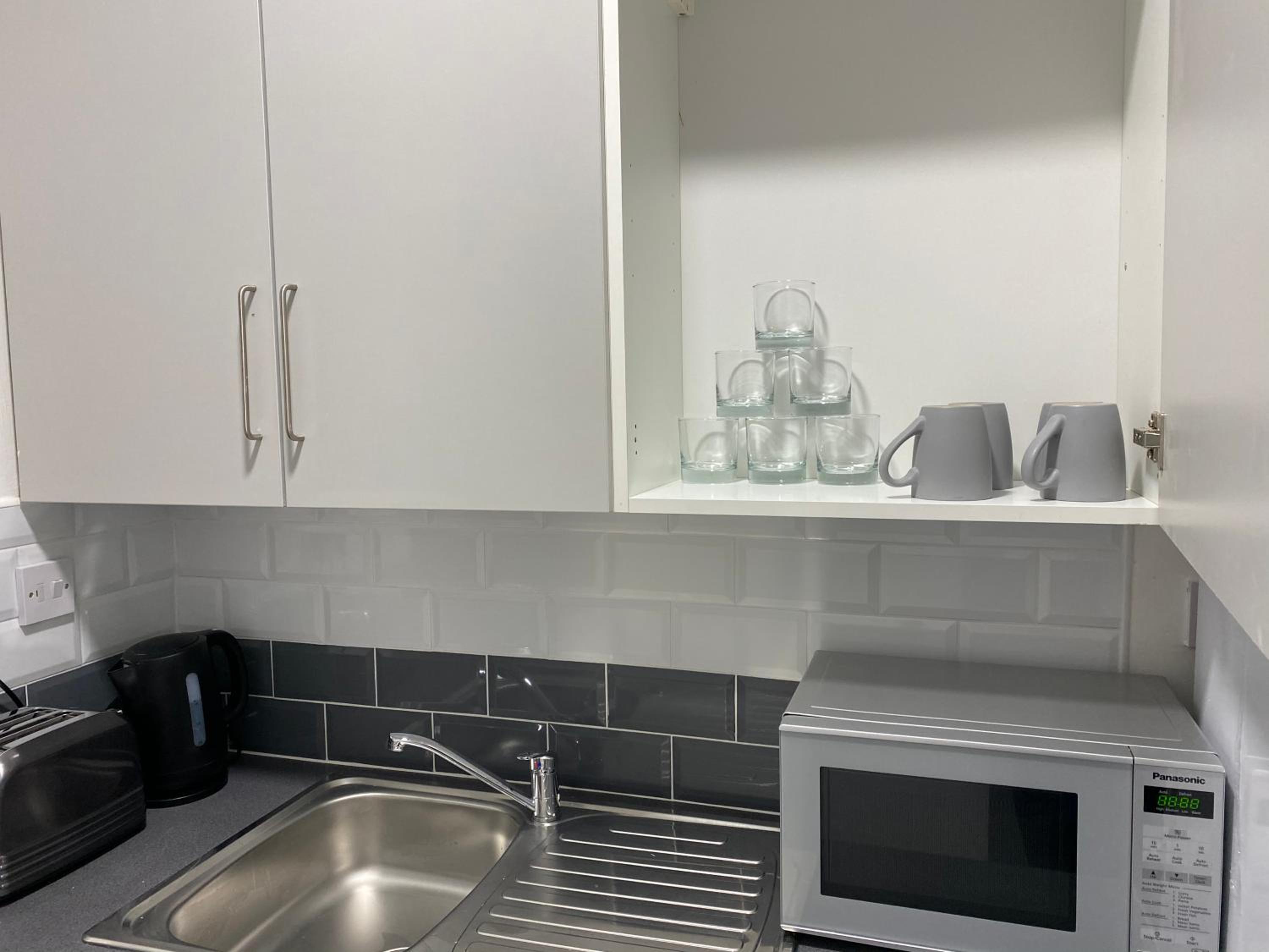 Three-Bedroom Apartment - Photo 4
