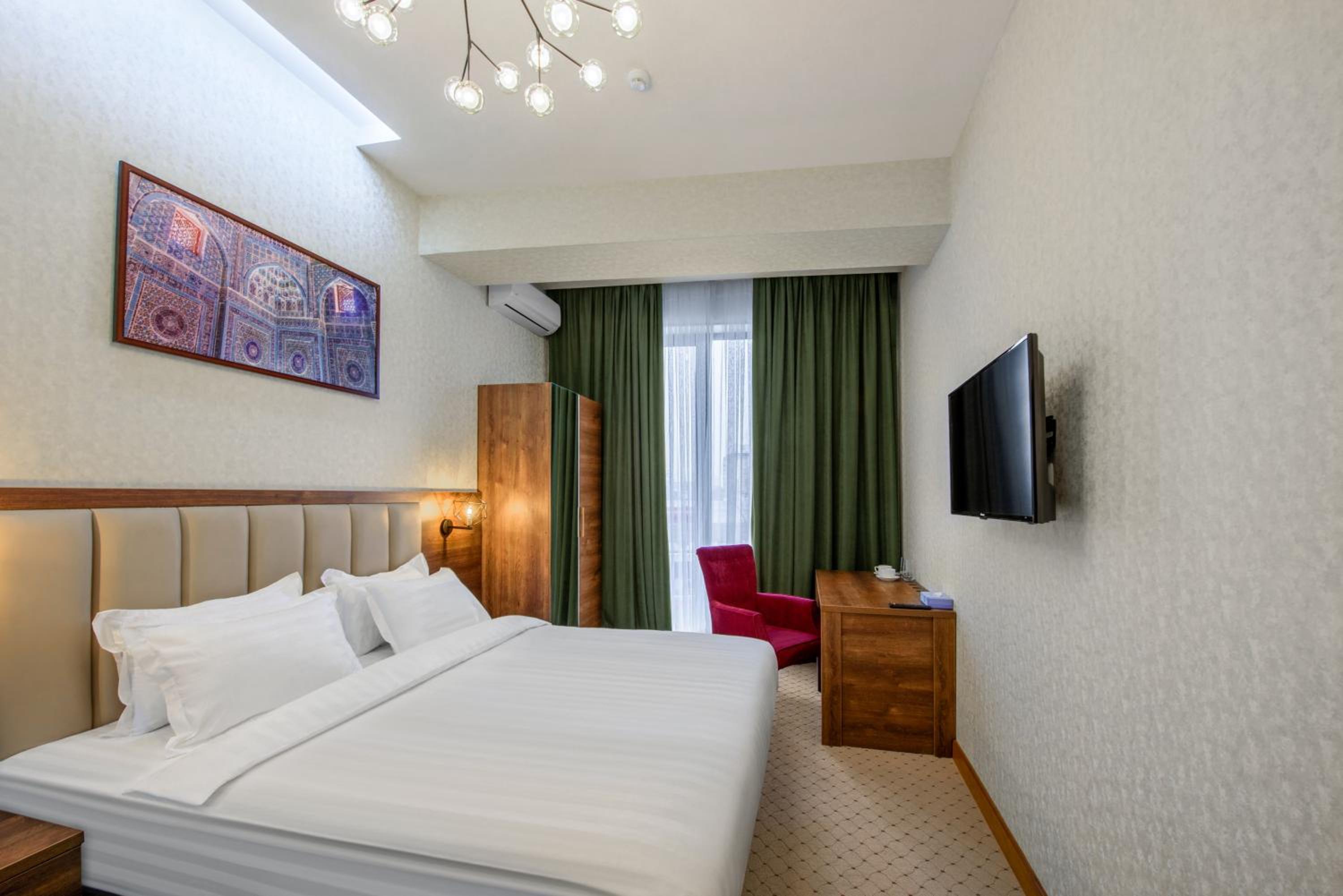 Standard King Room photo 2