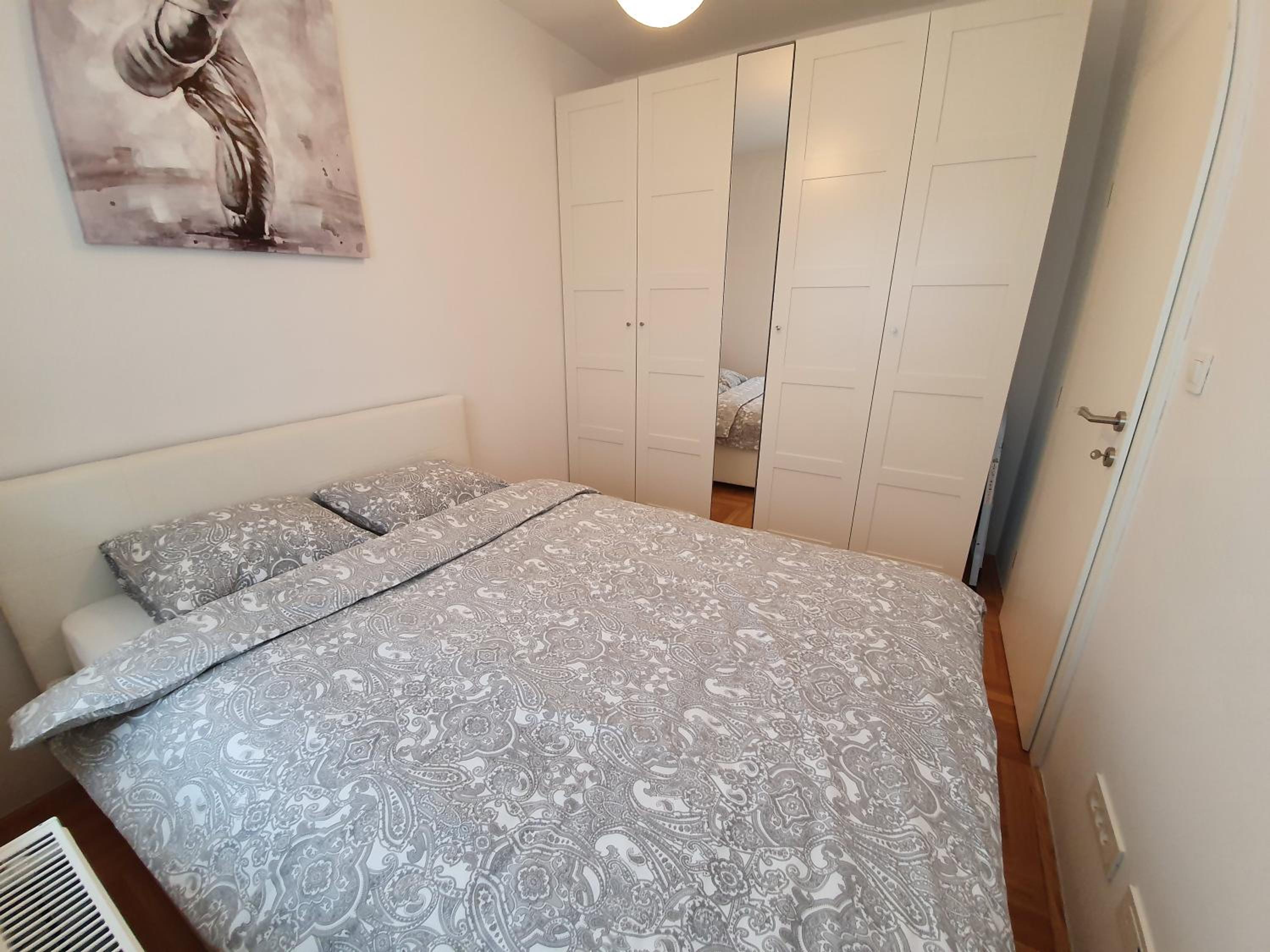 One-Bedroom Apartment - Photo 16