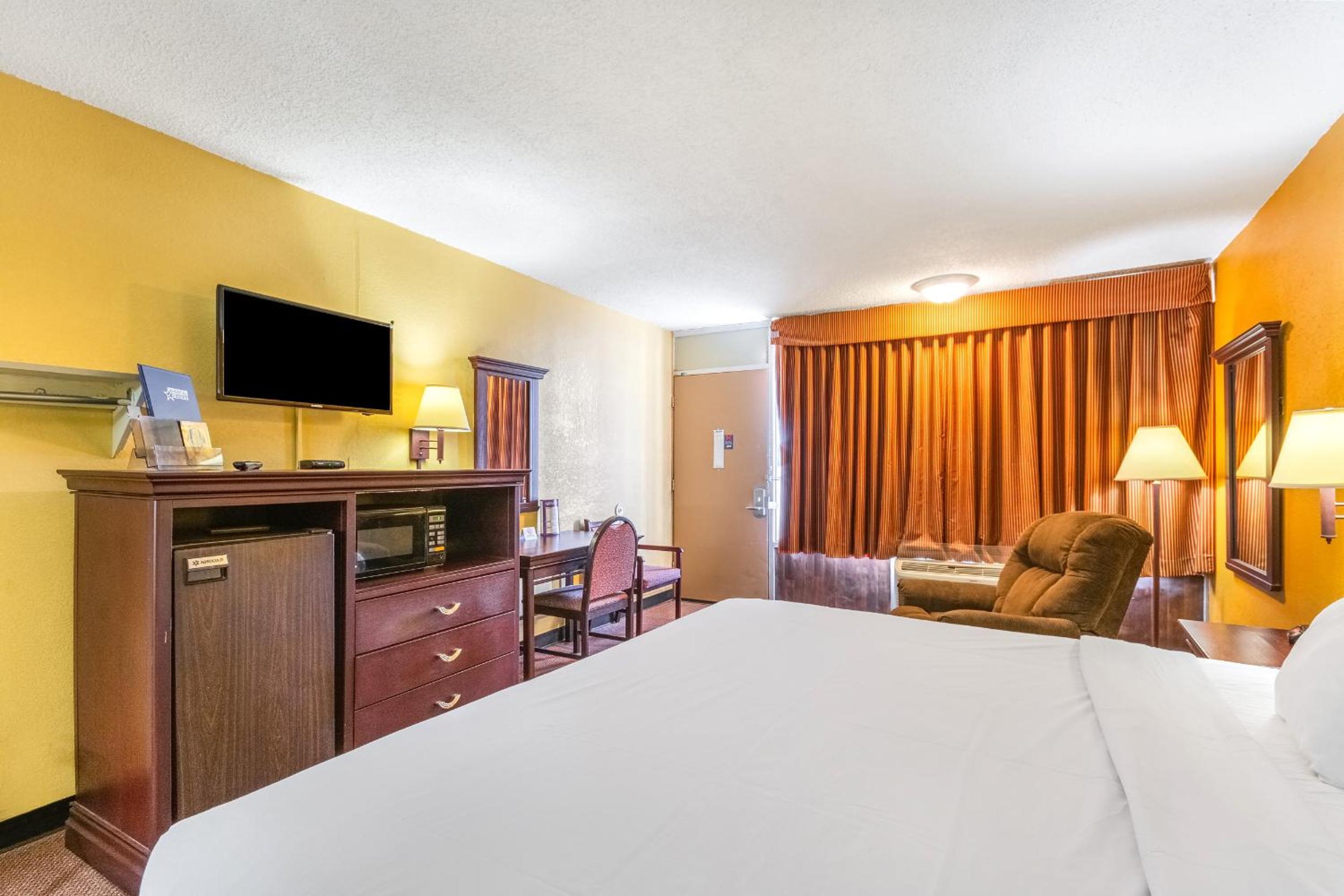 King Room - Disability Access/Non-Smoking photo 1