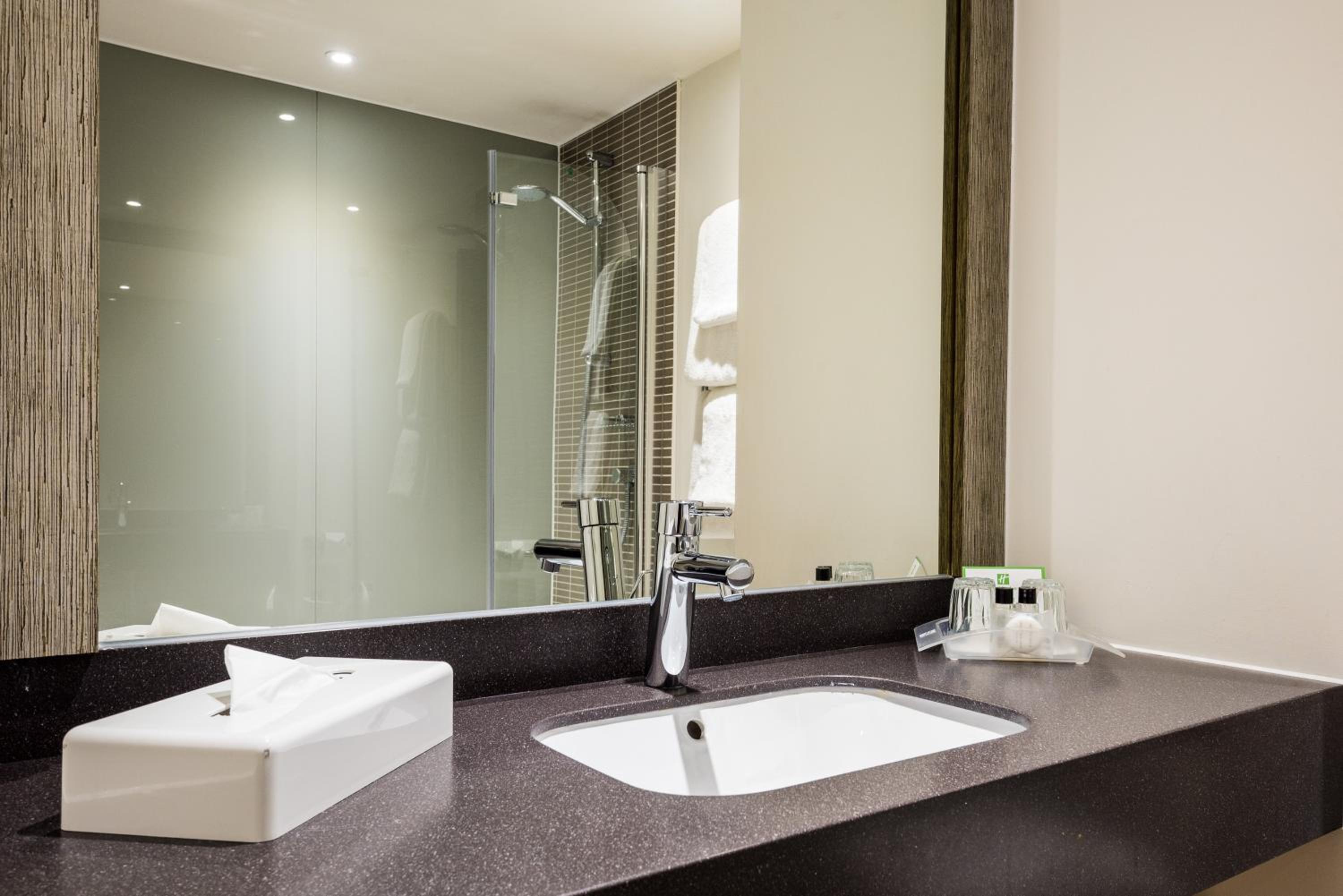 Standard Double Room with Sofa Bed - Photo 6