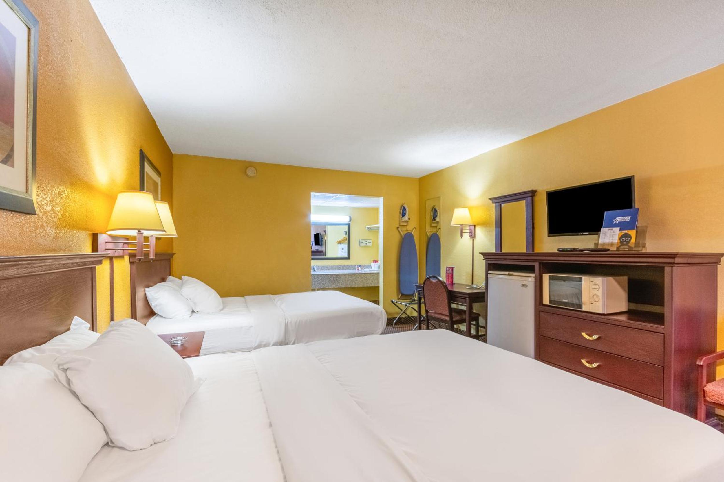 Queen Room with Two Queen Beds - Smoking - Photo 1