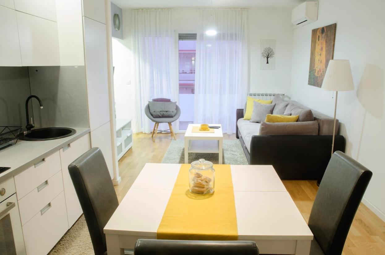 Apartment with Balcony - Photo 16
