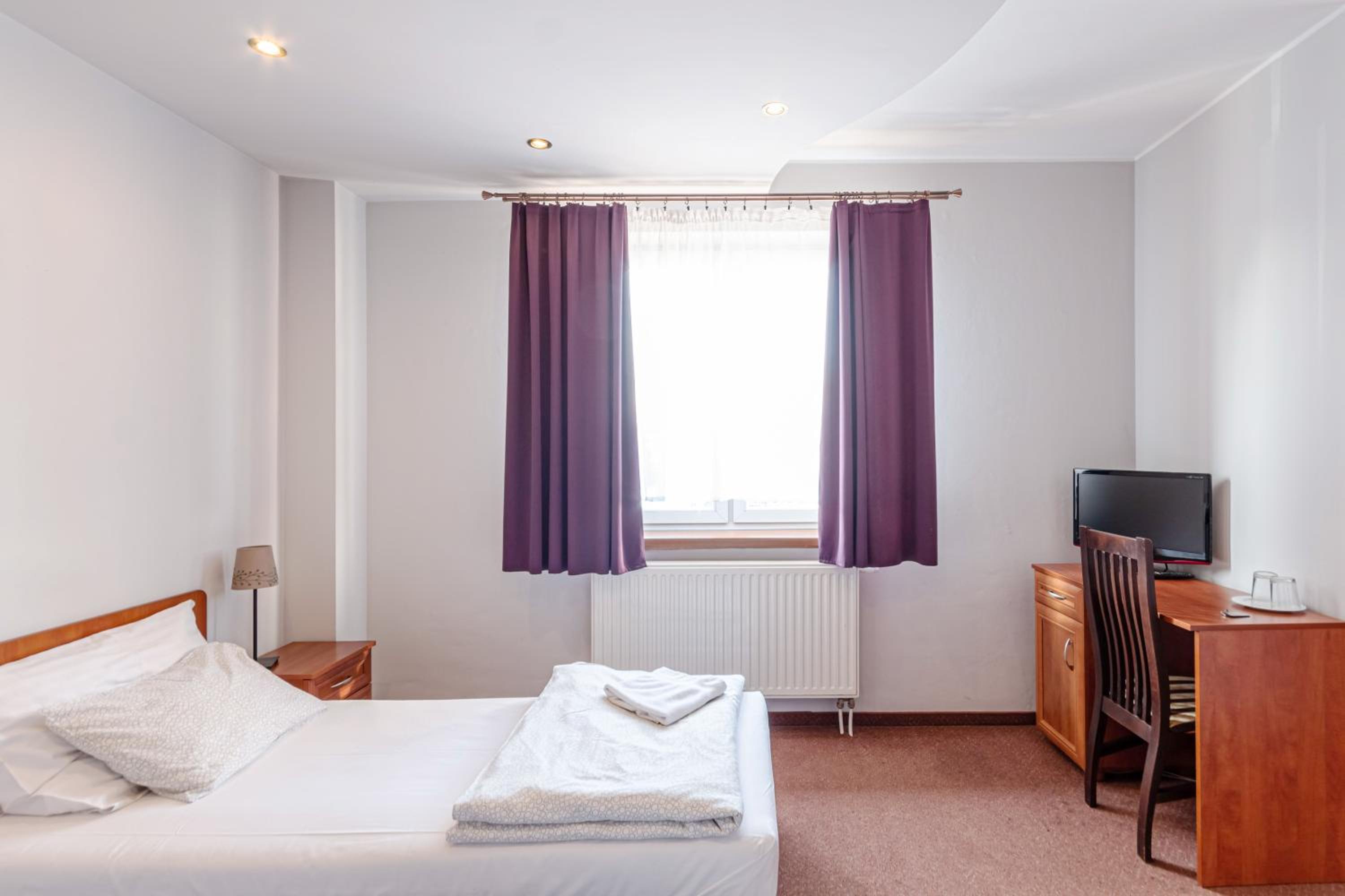 Twin Room - Photo 5