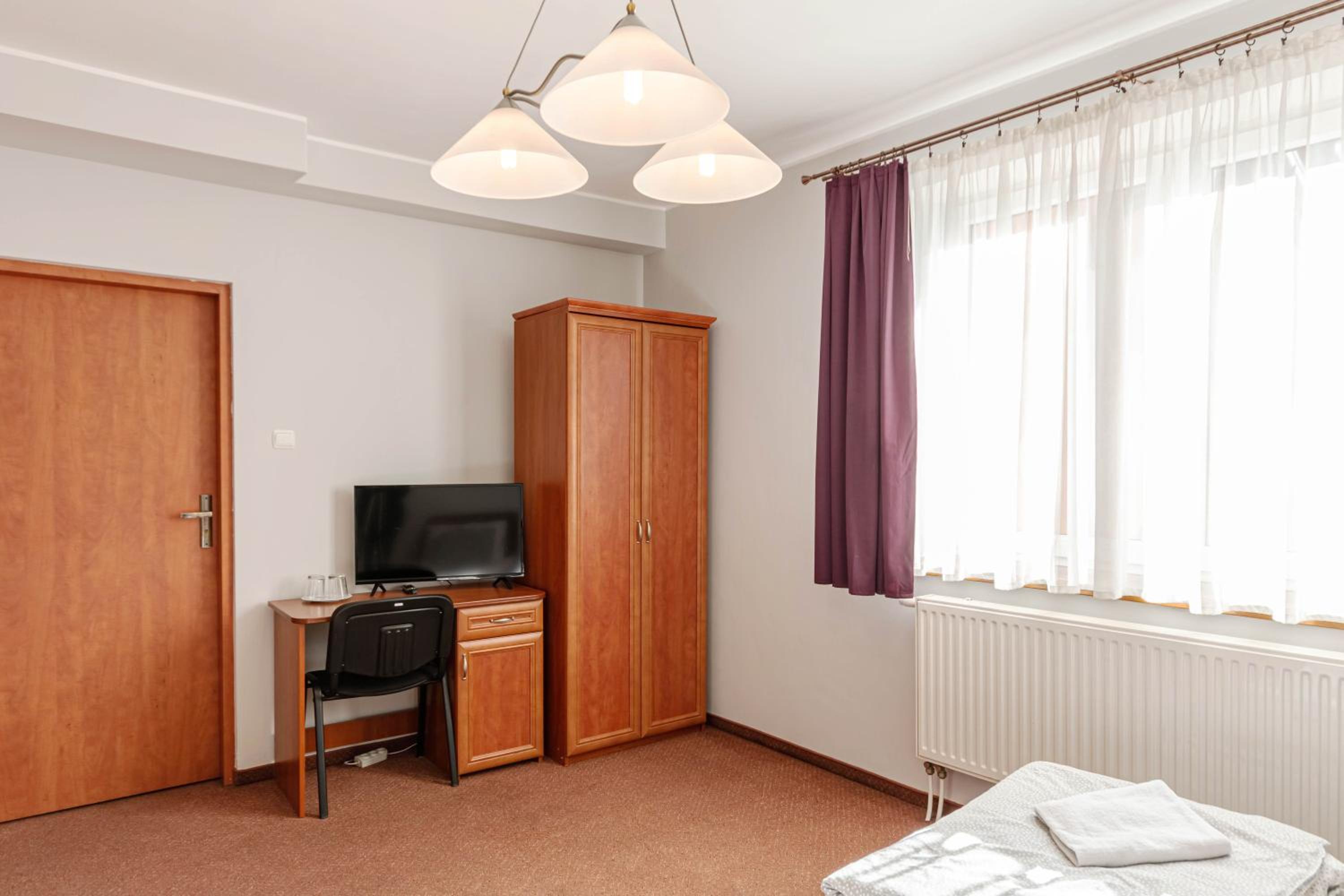 Twin Room - Photo 7