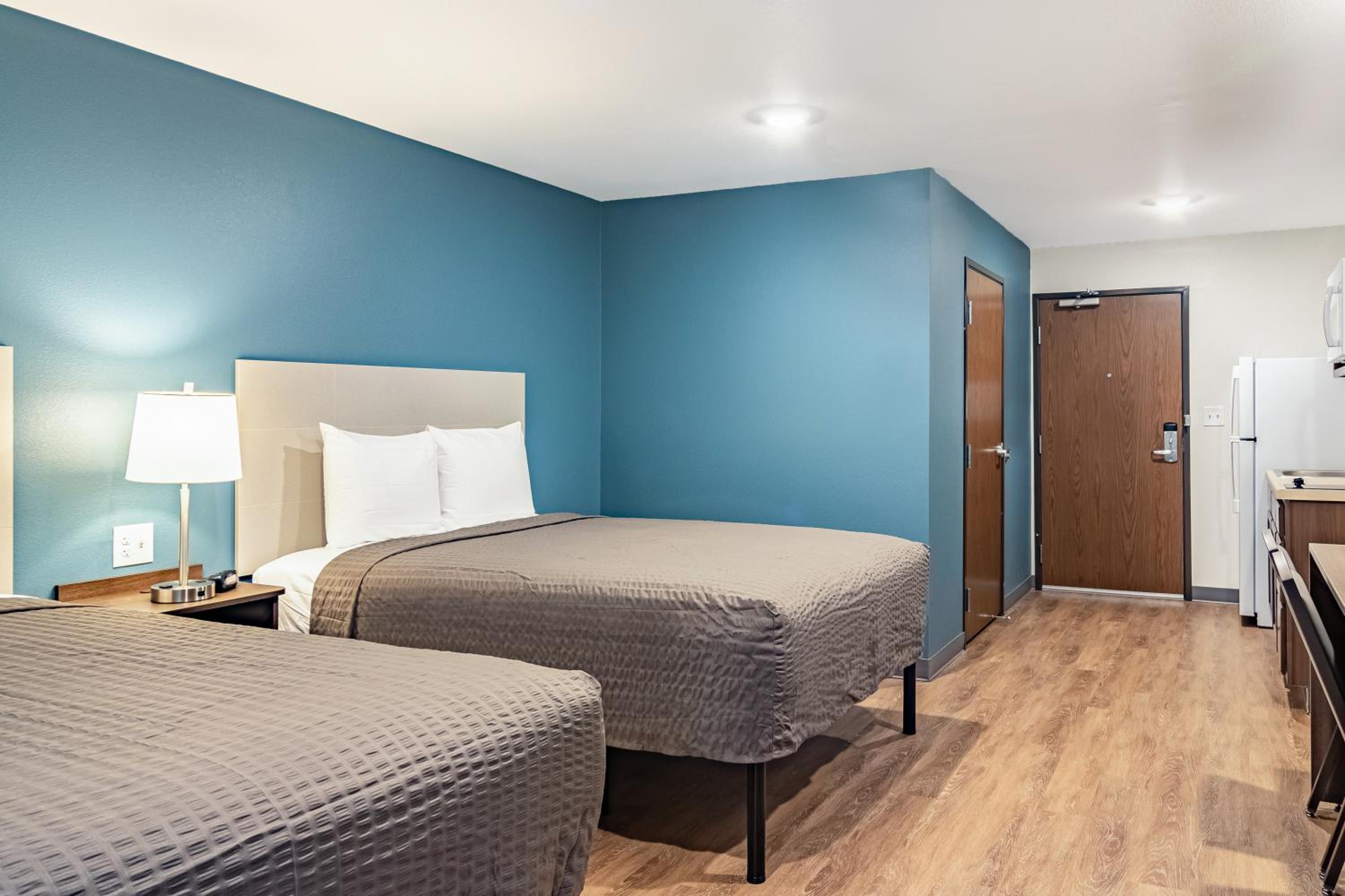 Standard Queen Room with Two Queen Beds - Non-Smoking - Photo 1