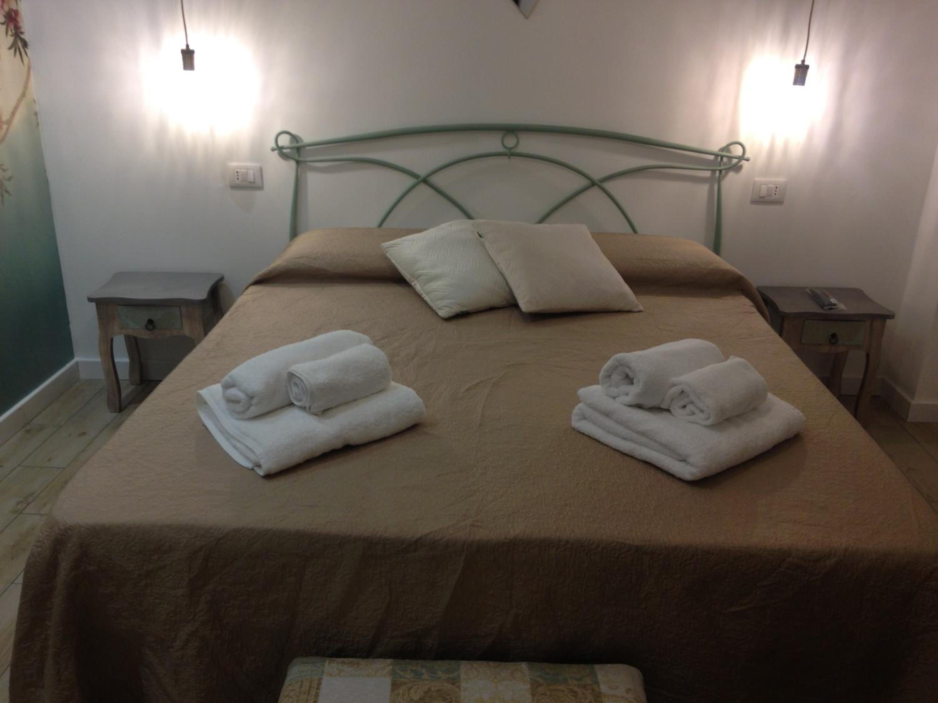 Deluxe Double Room with Shower photo 2