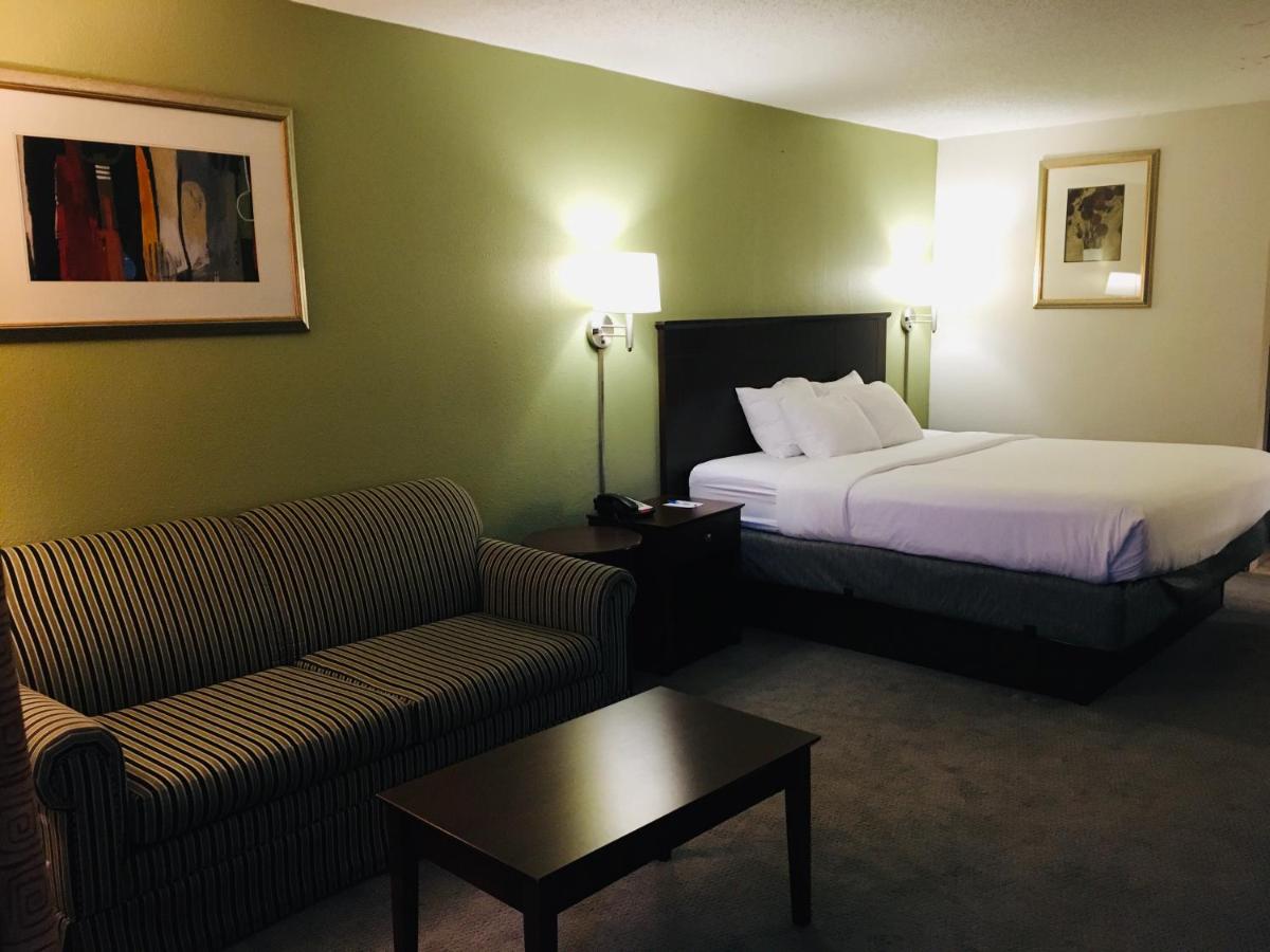 Deluxe King Room - Non-Smoking photo 2