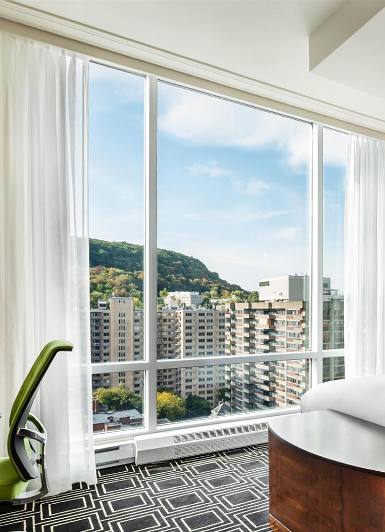 One-Bedroom Golden Mile King Suite with Sofa Bed and Mont Royal View - Photo 6