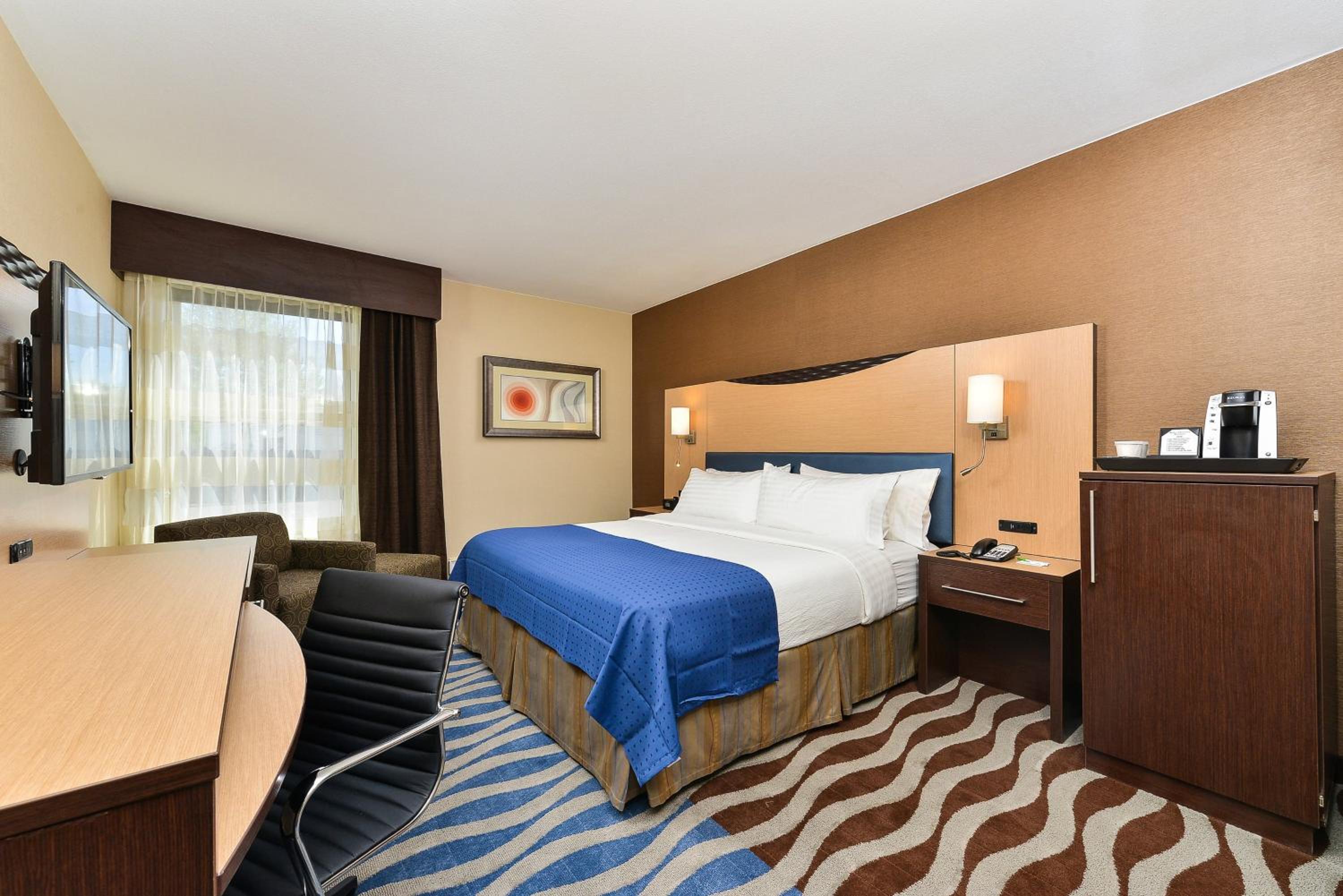 King Room - Hearing Accessible/Non-Smoking  - Photo 3