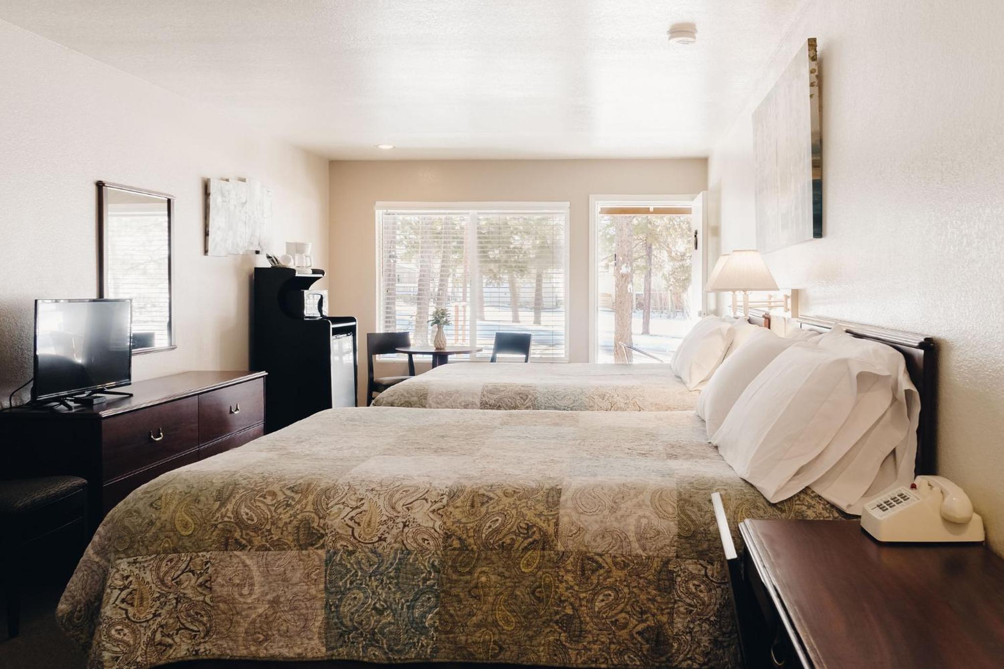 Deluxe Queen Room with Two Queen Beds photo 1