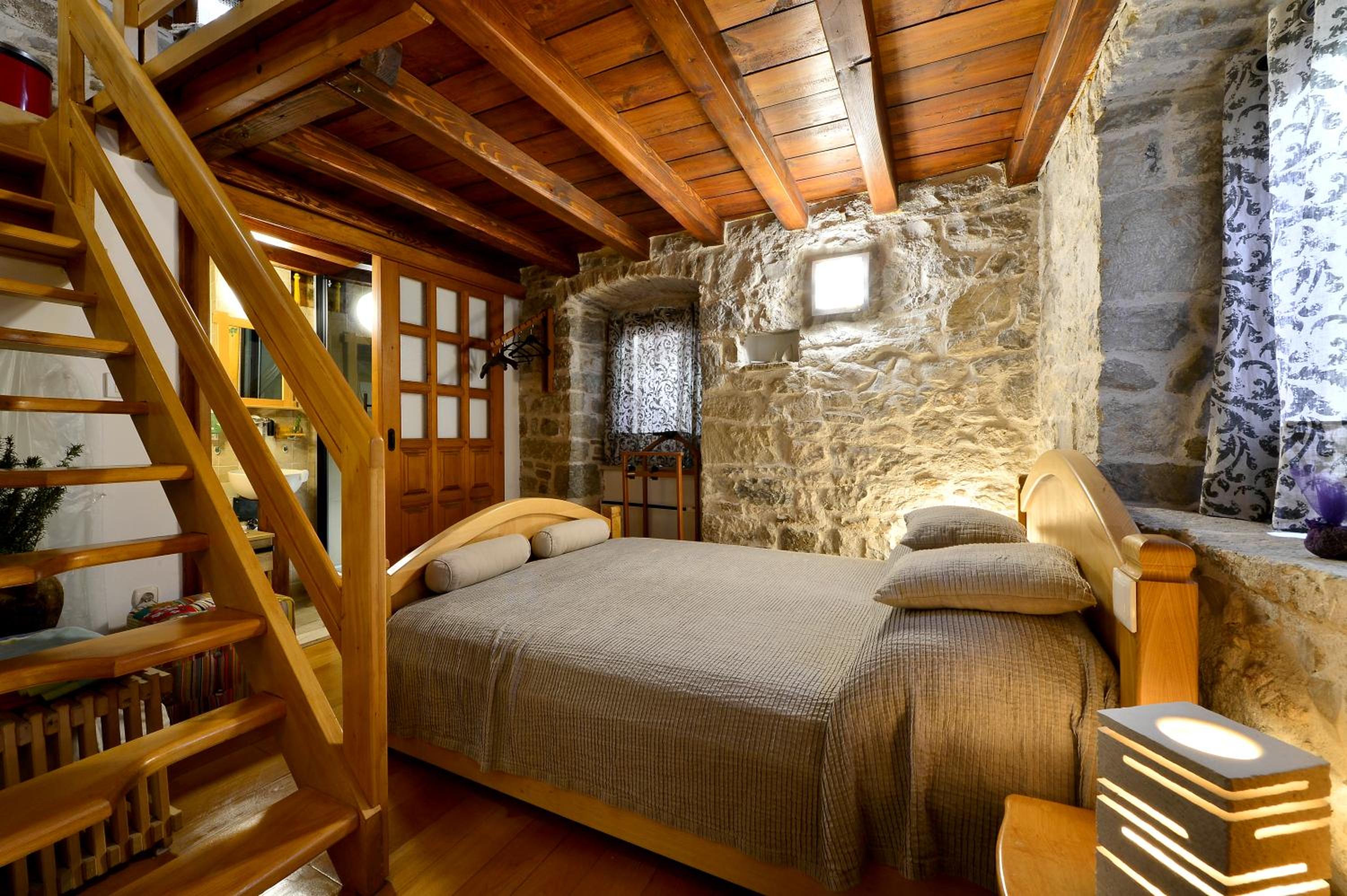 One-Bedroom Apartment - Attic photo 1