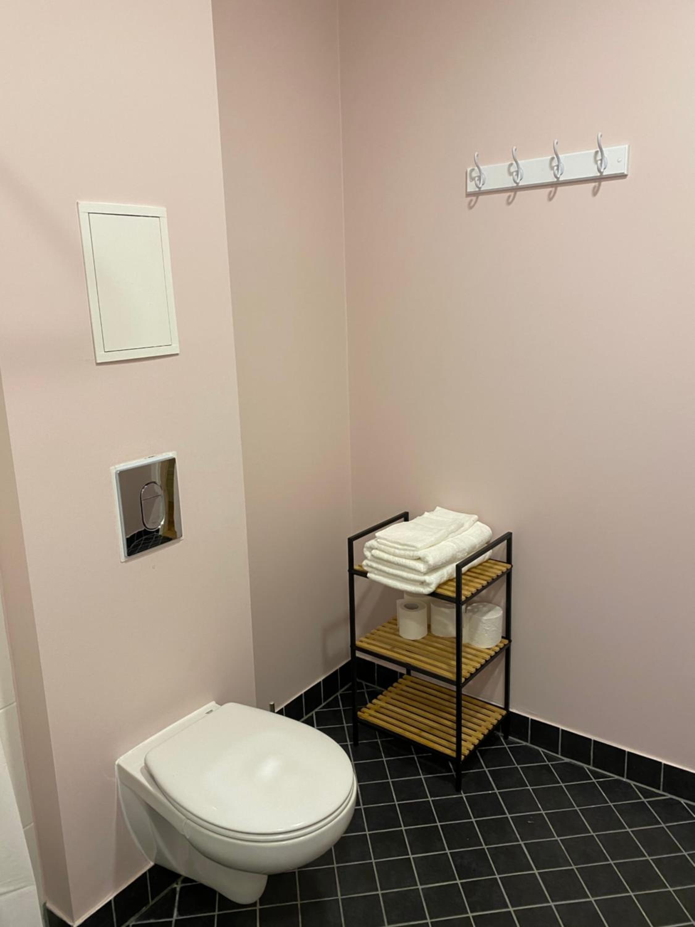 Double or Twin Room with Private Bathroom - Photo 6