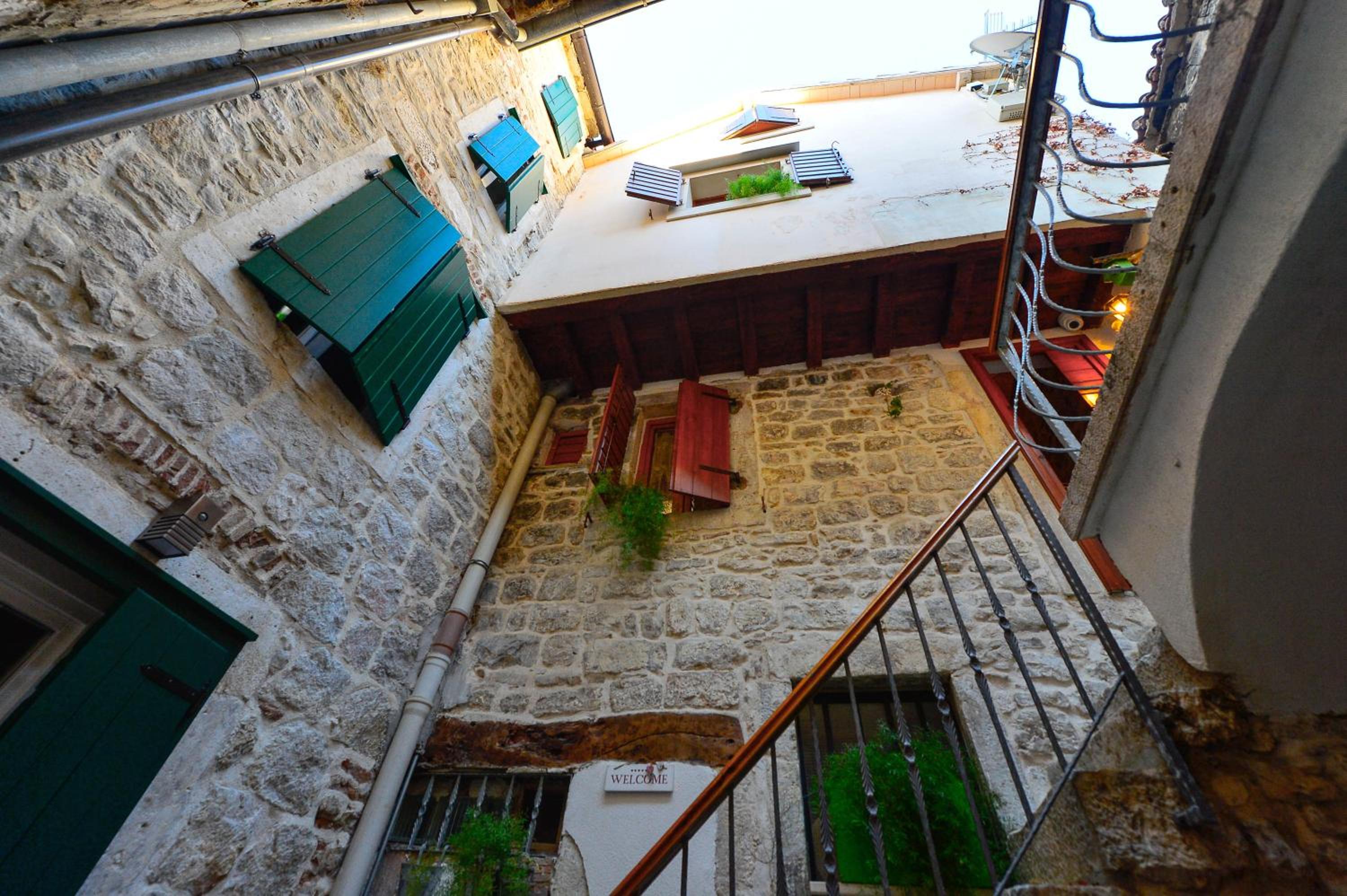 One-Bedroom Apartment - Attic photo 3