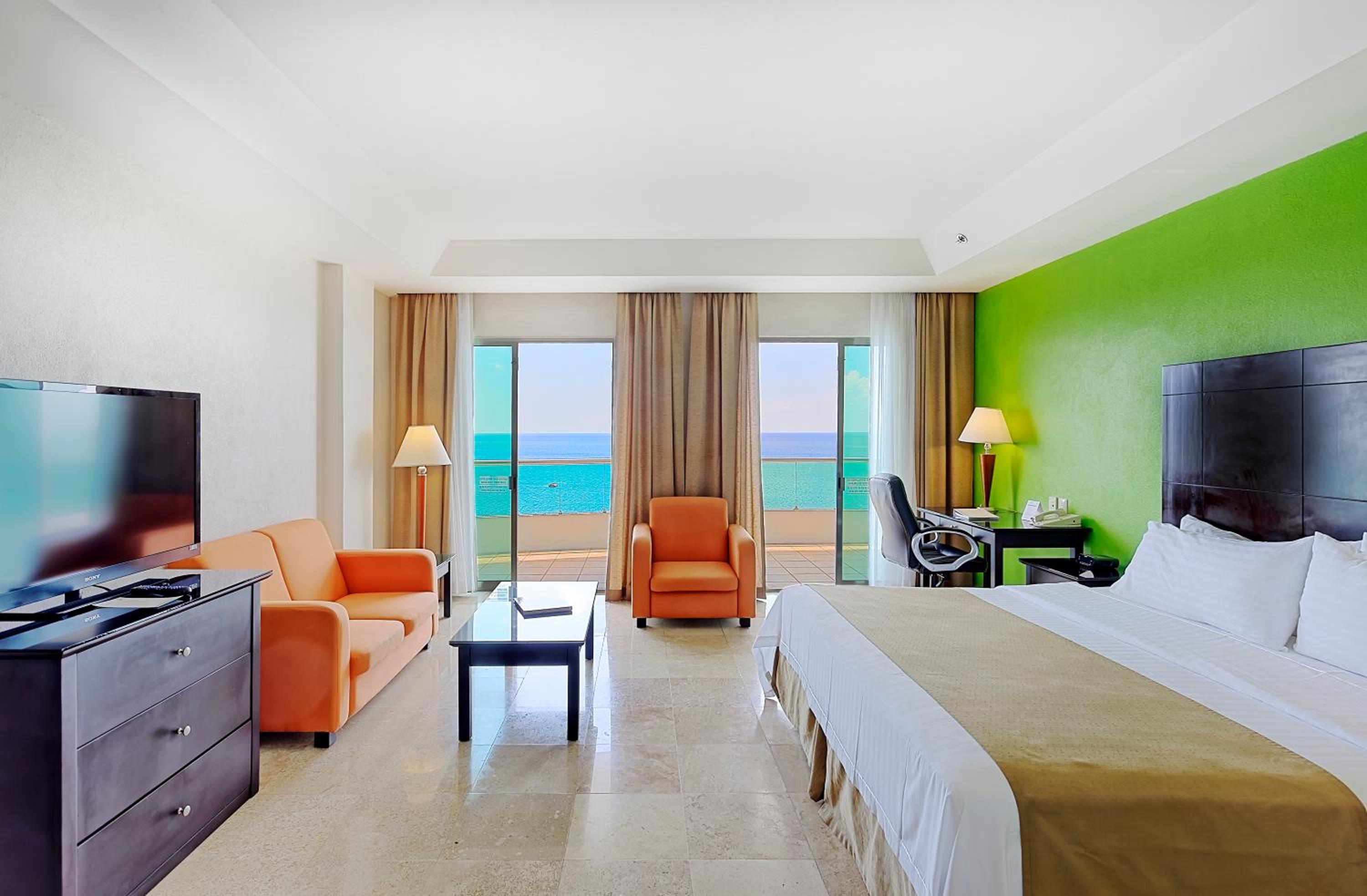 Premium King Room - Photo 2