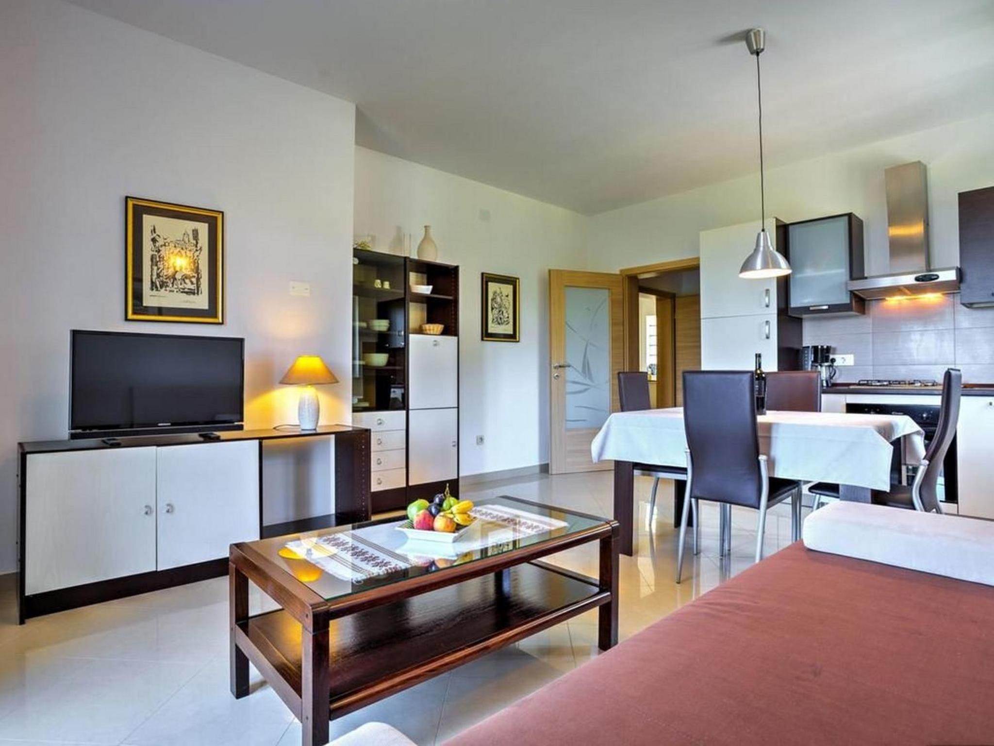 One-Bedroom Apartment photo 1