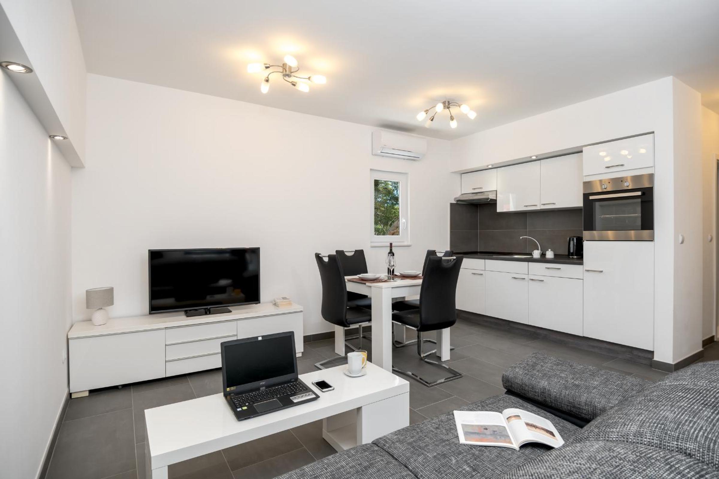 Apartment photo 3