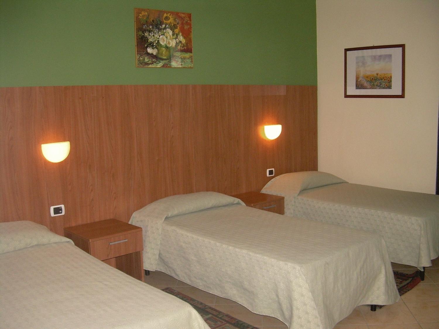 Triple Room with 2 Twin Beds - Photo 4