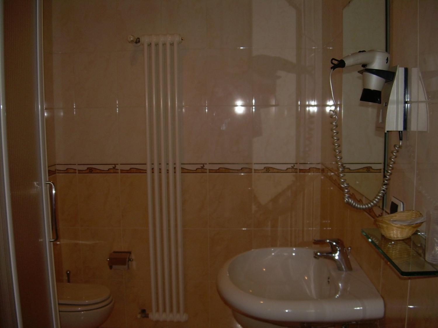 Double Room - Photo 4