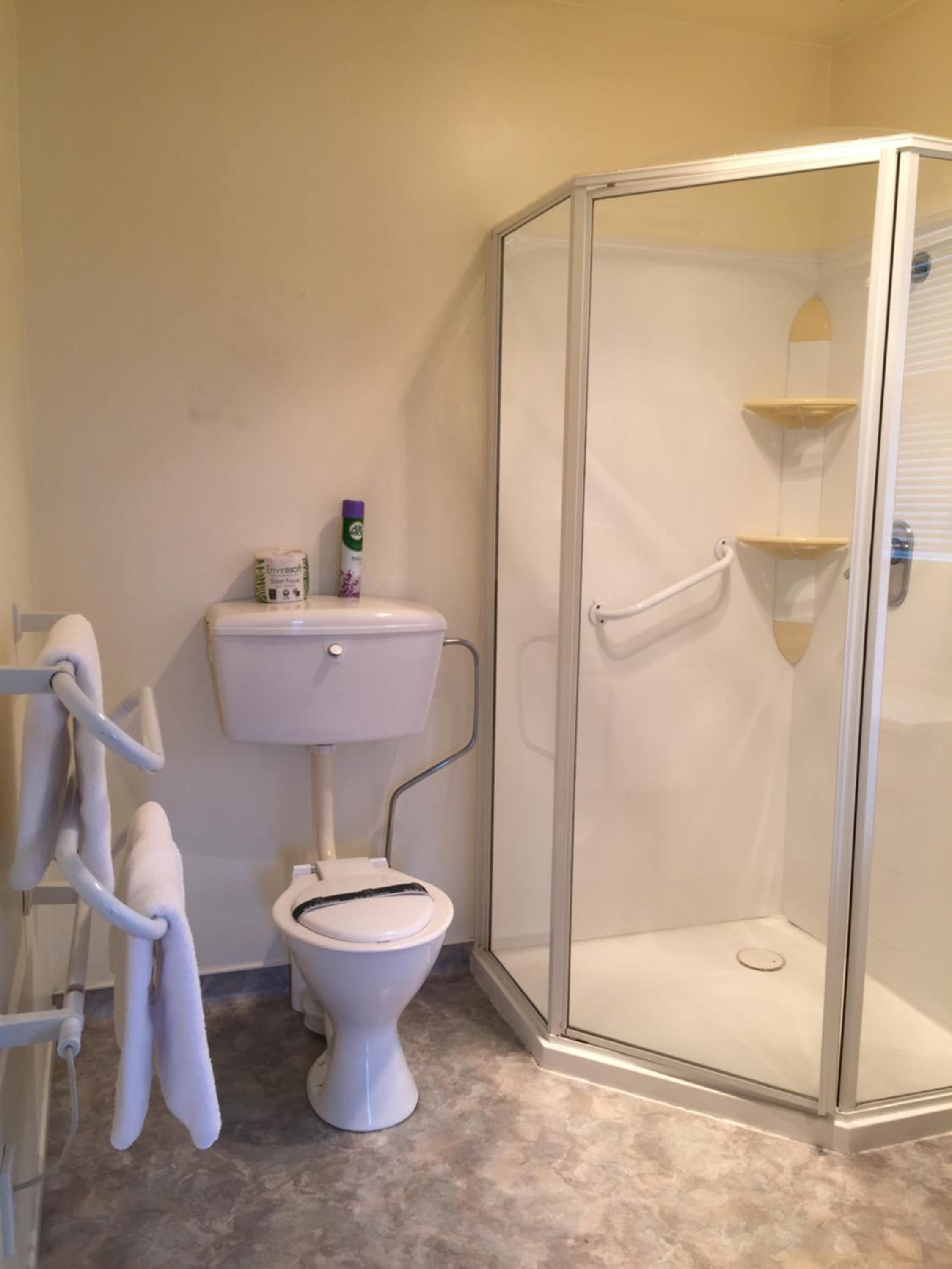 Standard Queen Room - Photo 5