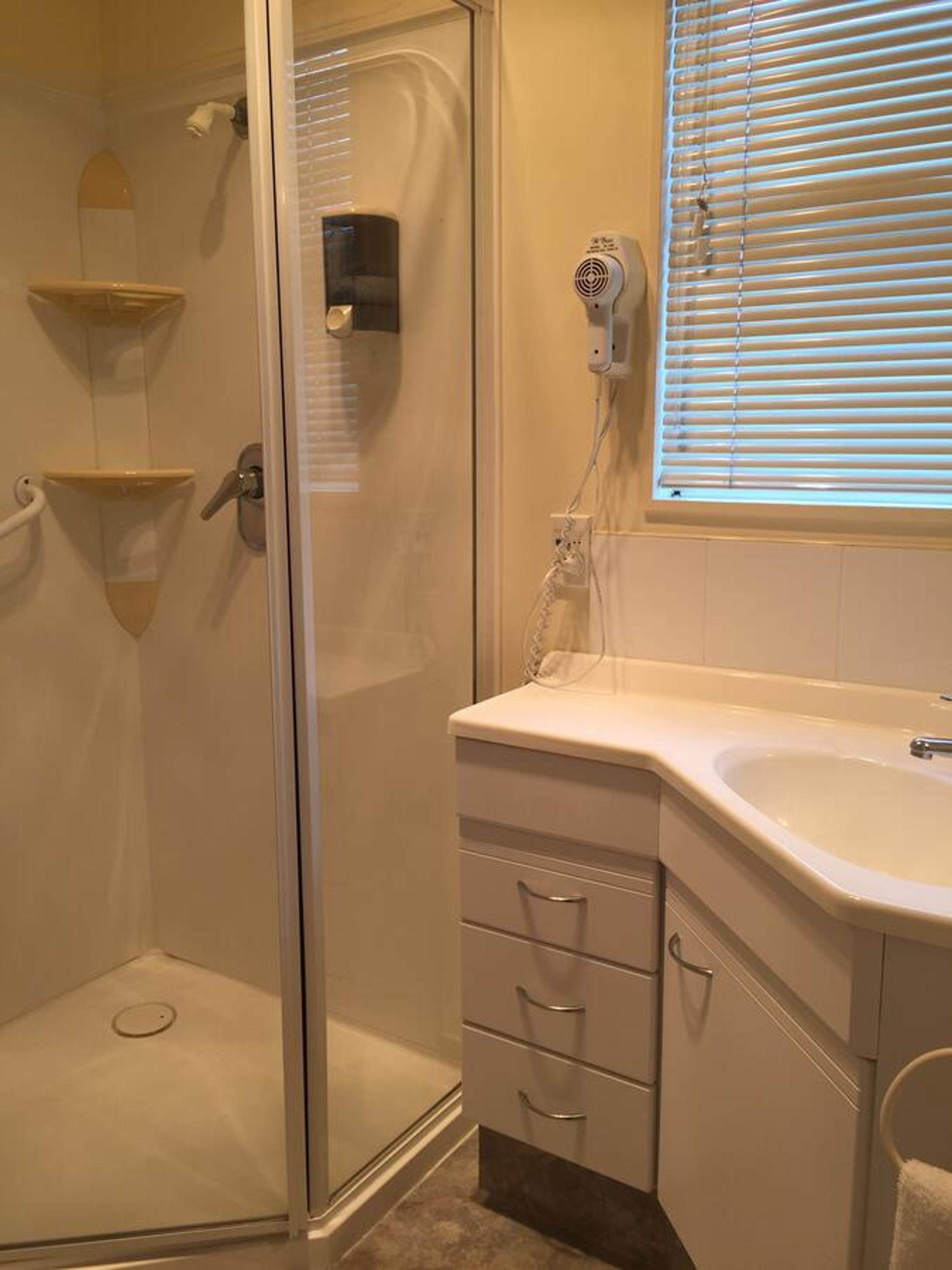 Standard Queen Room - Photo 6
