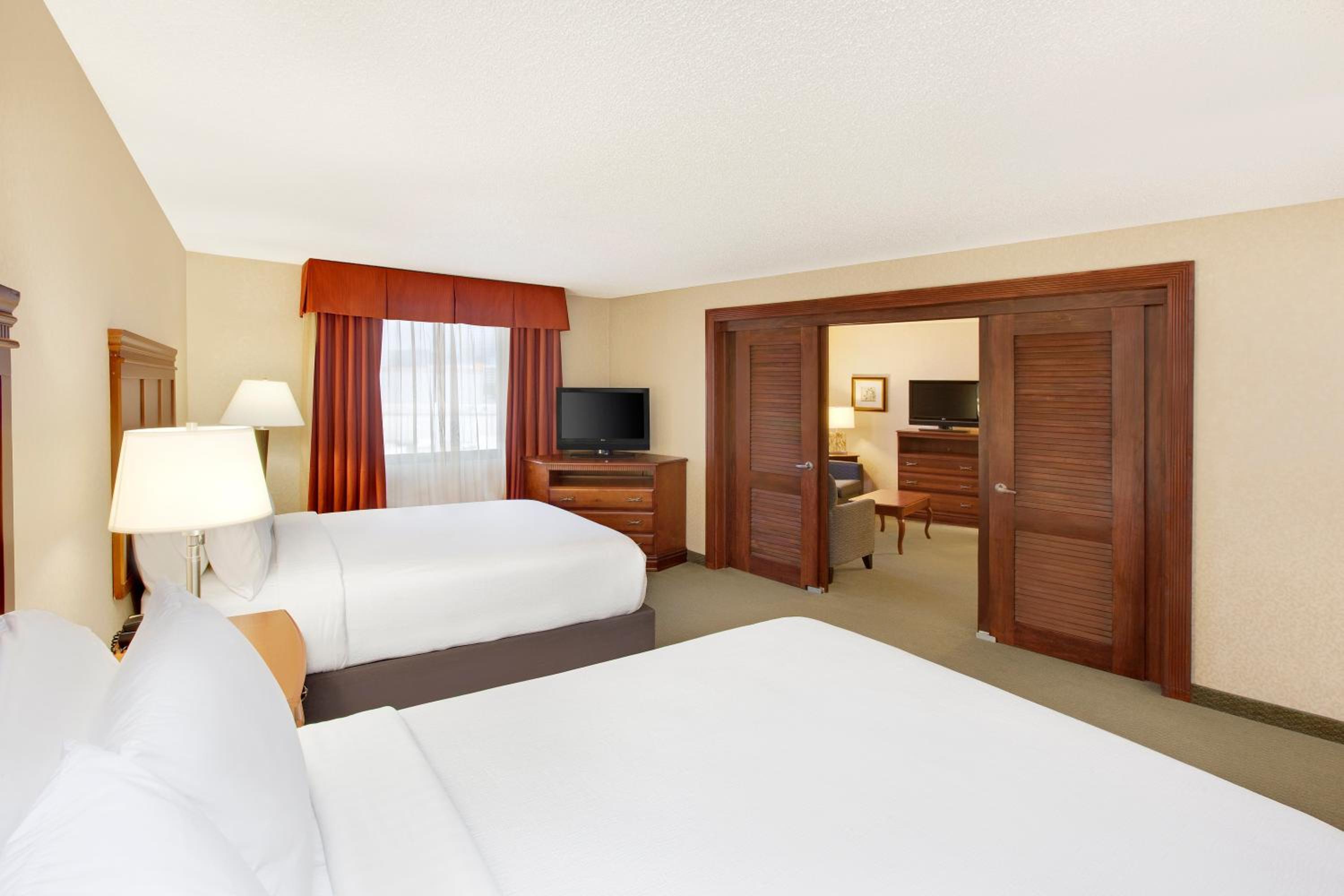 Double Suite - Non-Smoking - Photo 2