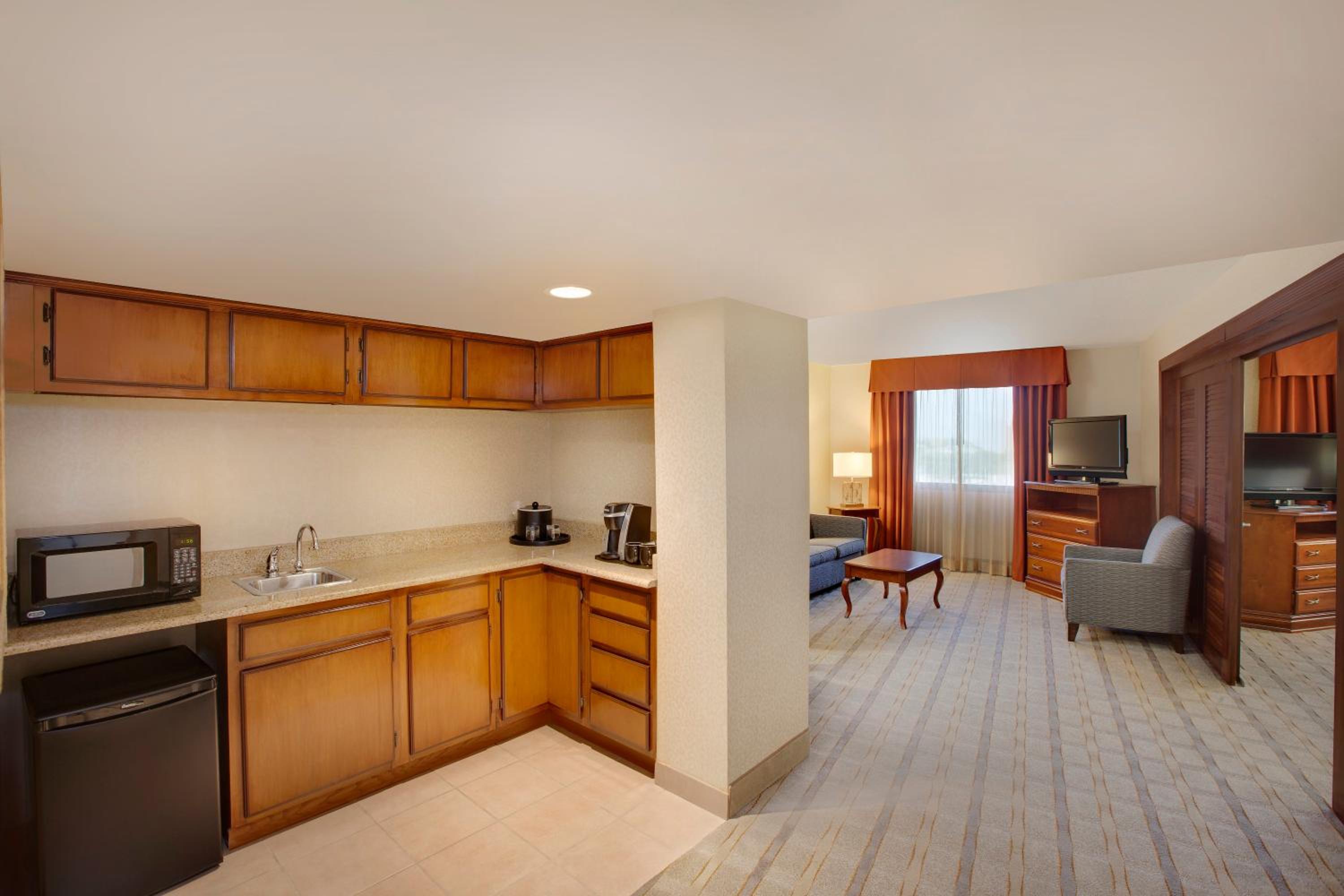 Double Suite - Non-Smoking - Photo 3