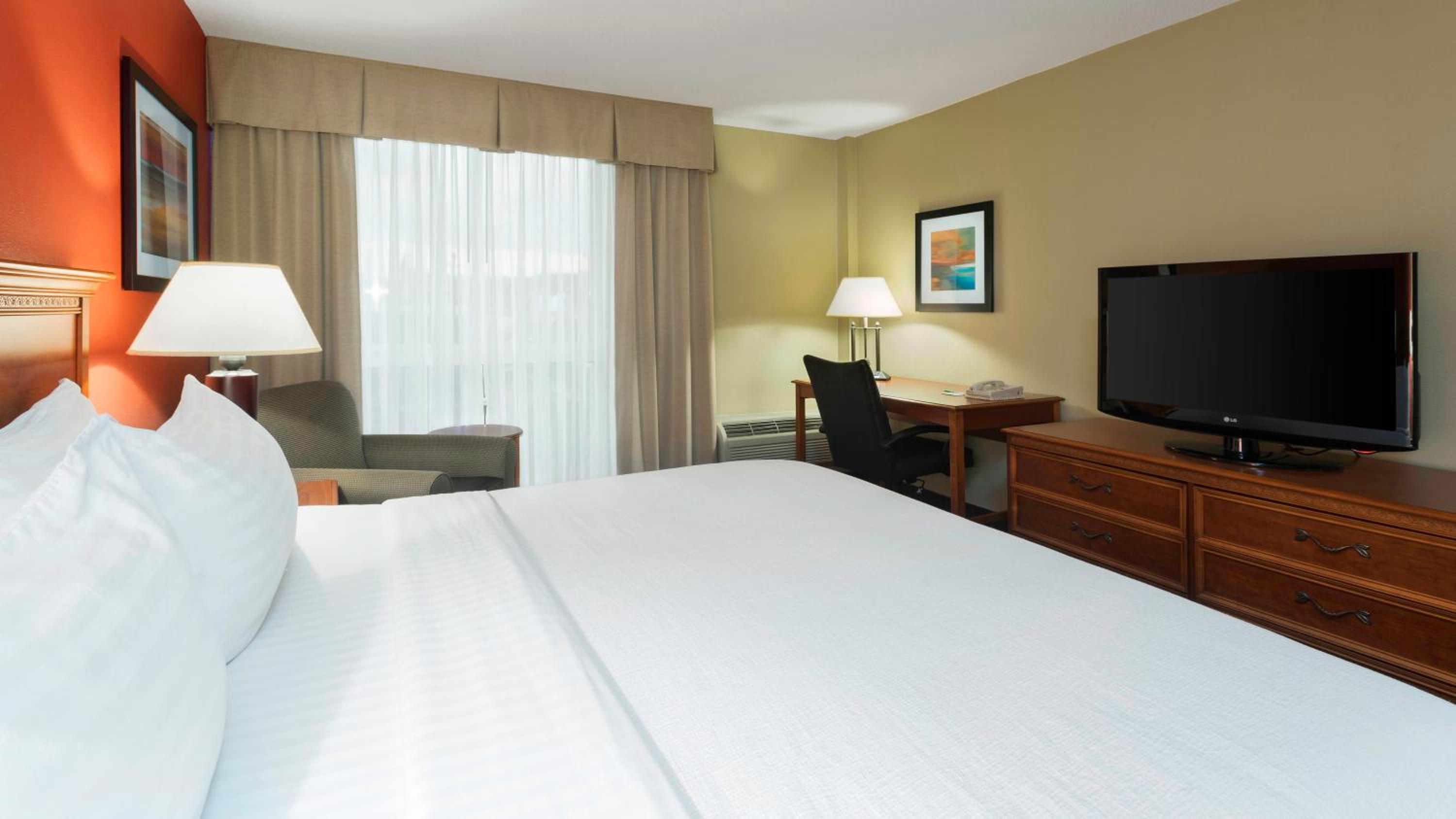 Standard King Room - Photo 3