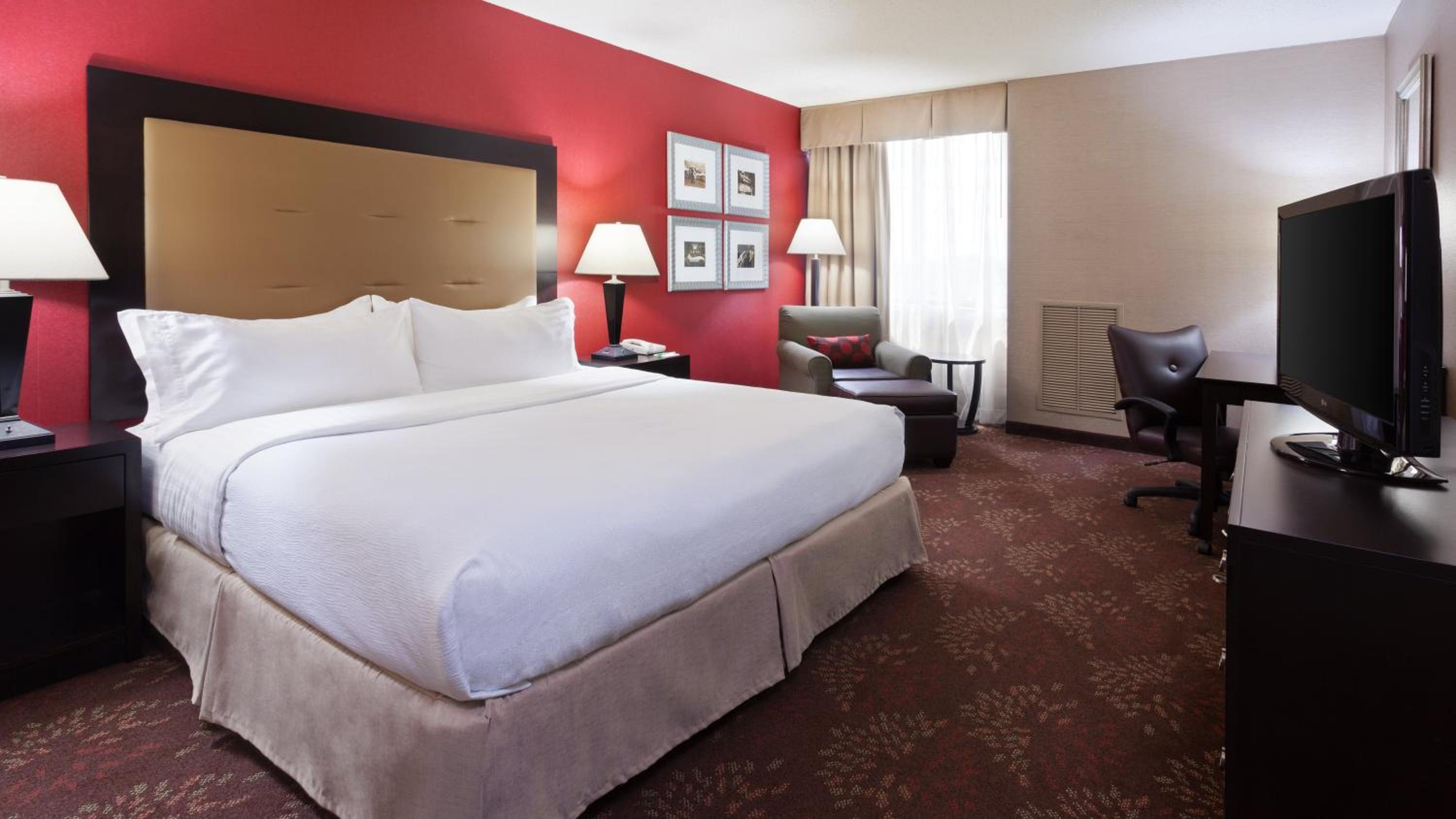 Standard King Room - Photo 5