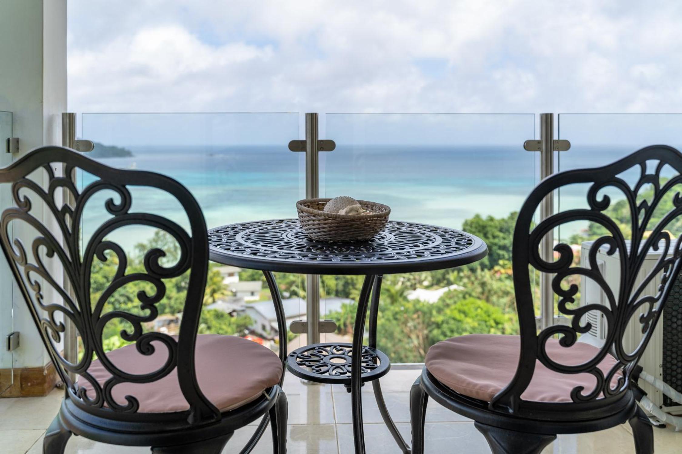 One-Bedroom Apartment with Sea View