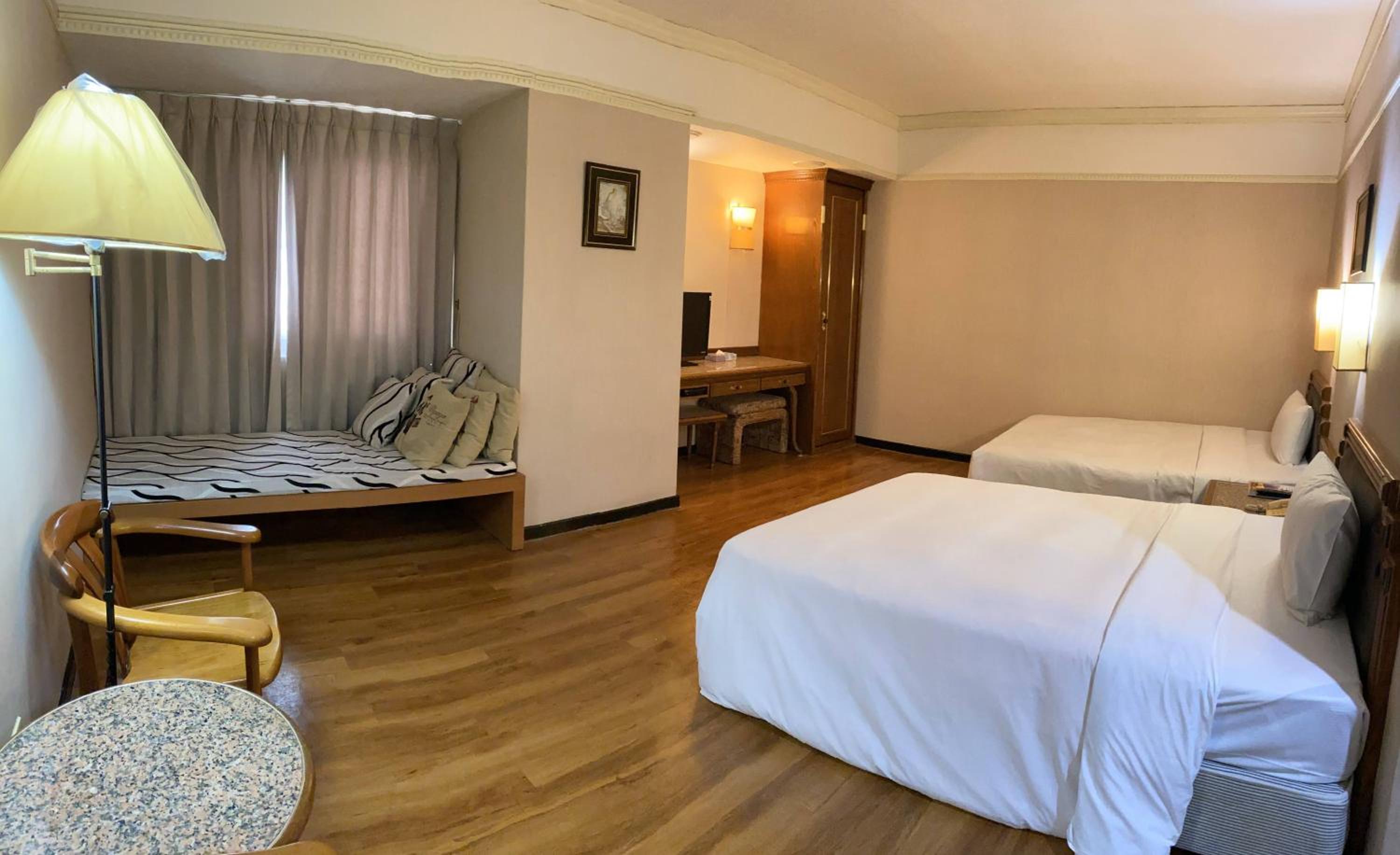 Deluxe Twin Room photo 2