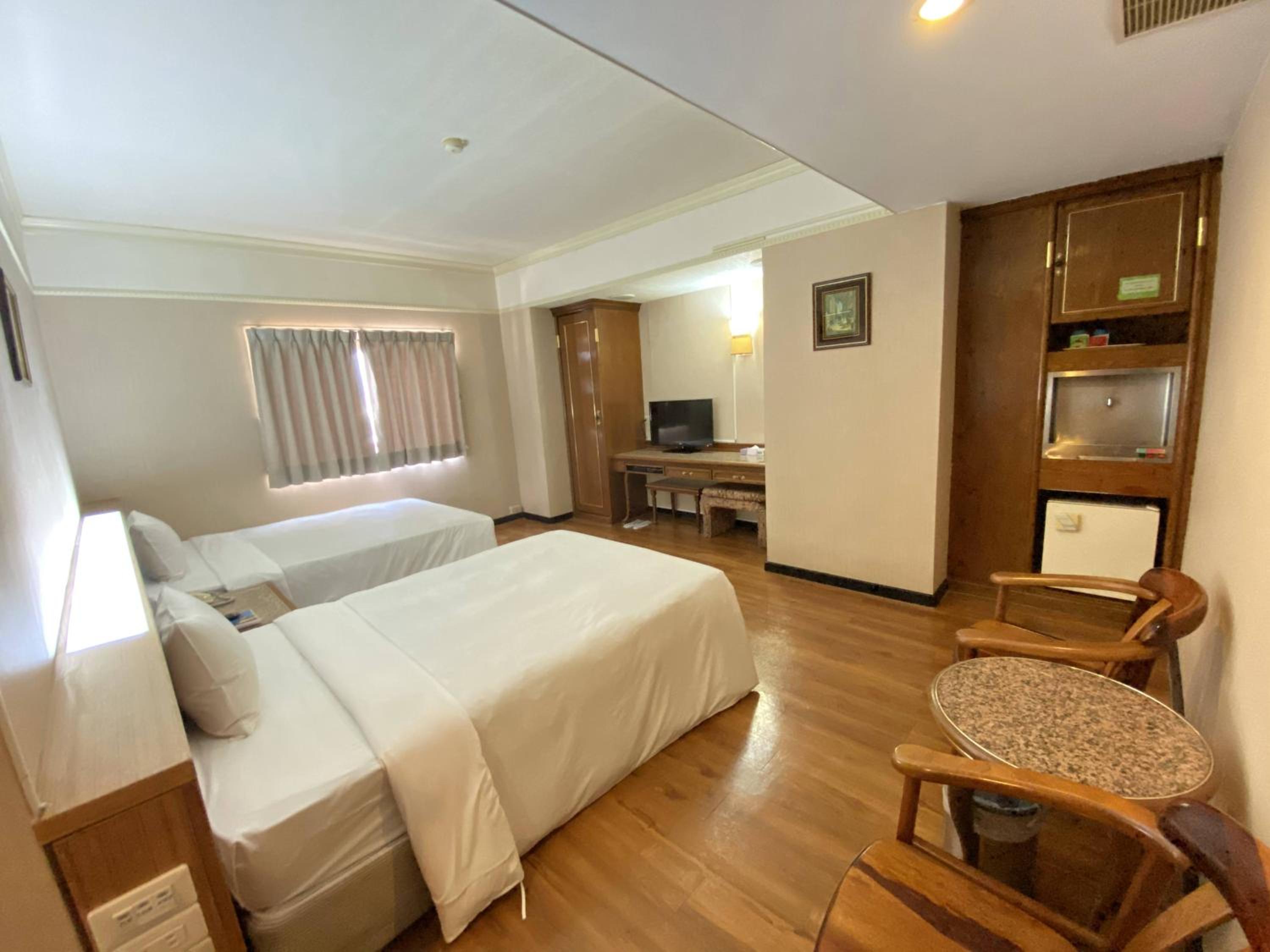 Deluxe Twin Room photo 3