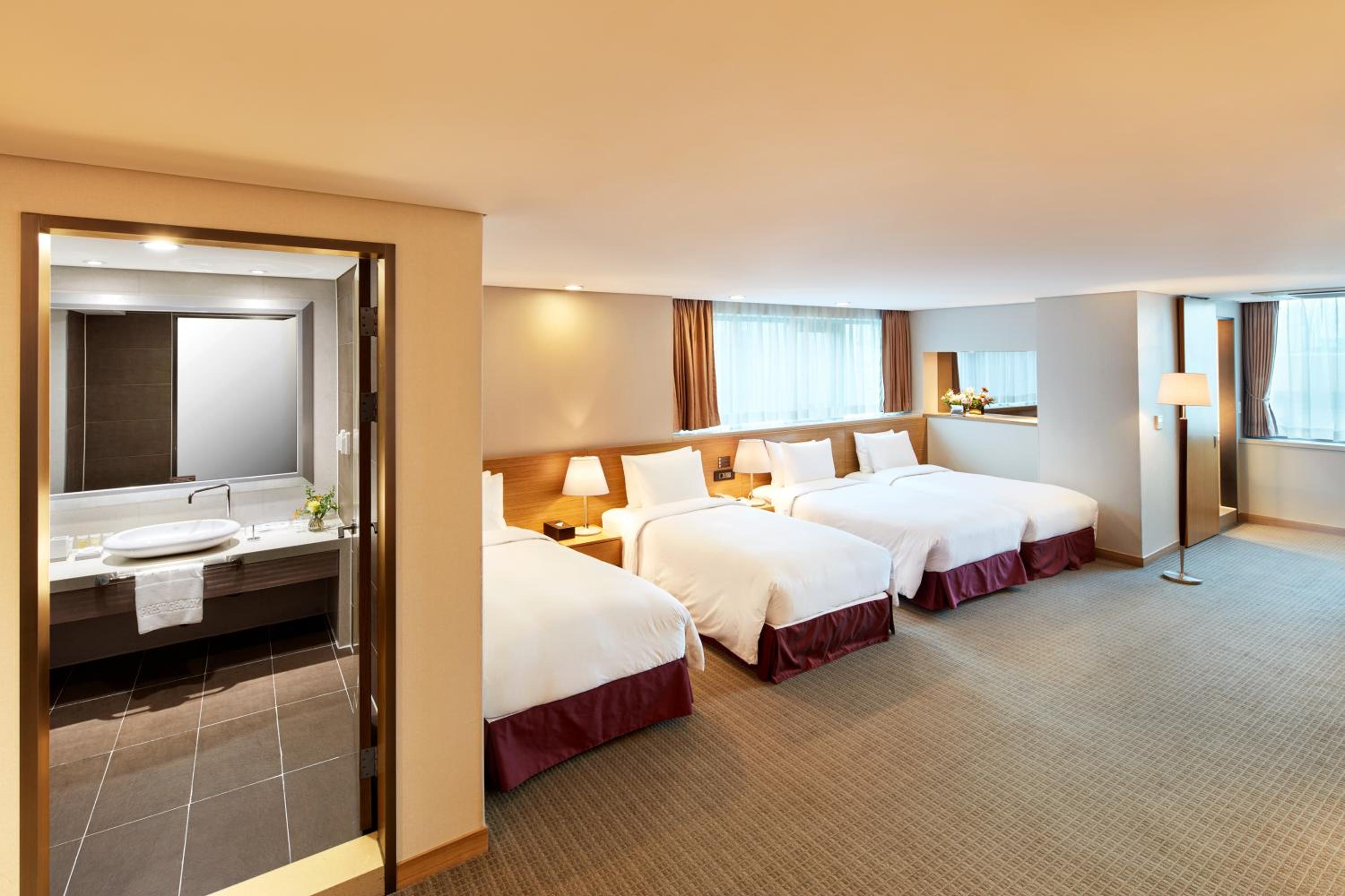Quadruple Room - Photo 1