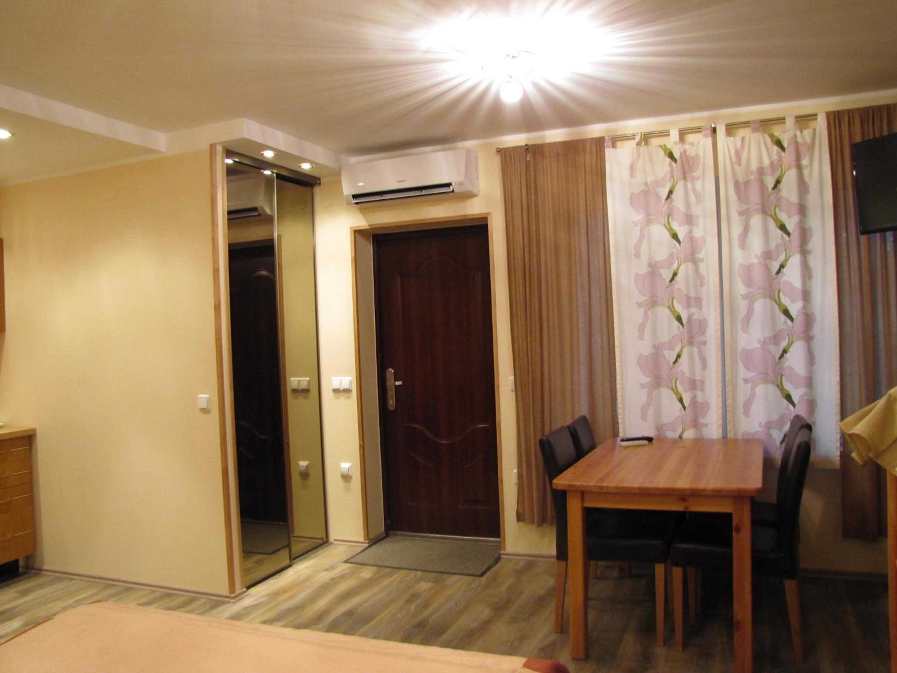 Comfort Family Room photo 2